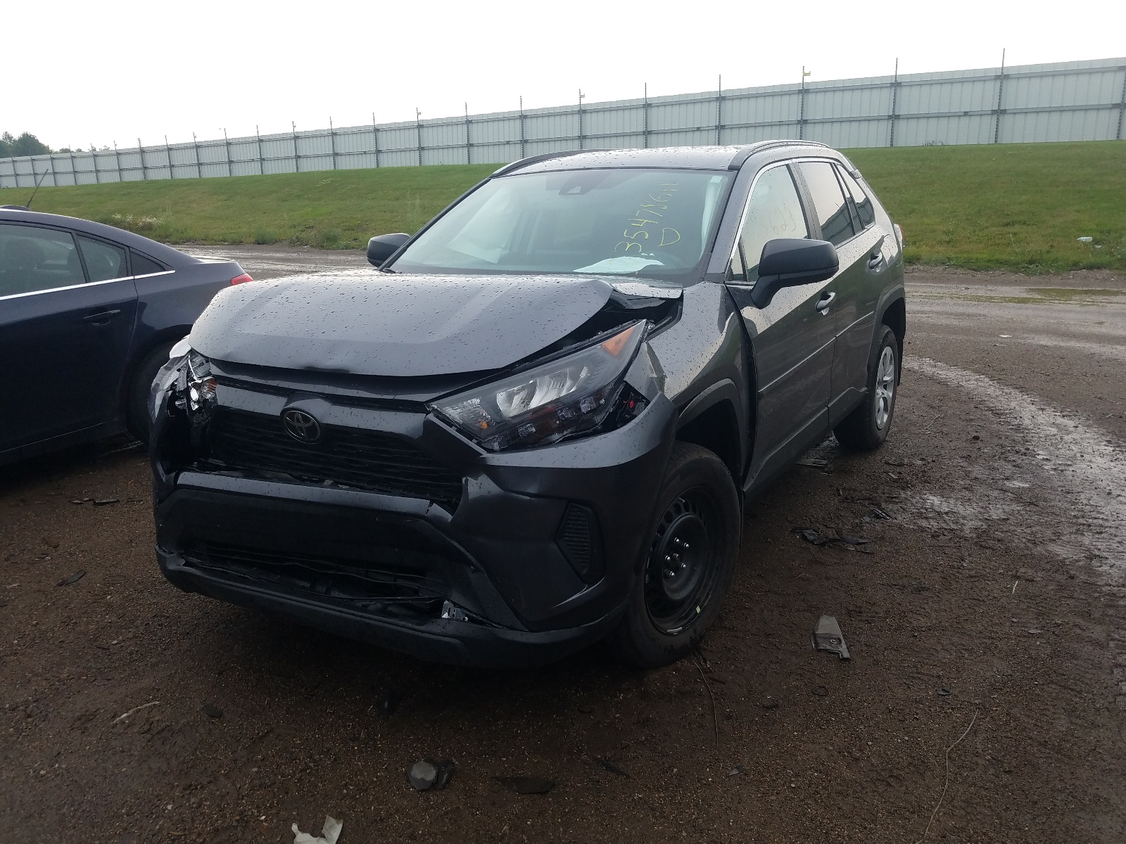 Photo 2 from auction – 2021 TOYOTA RAV4 LE with VIN 2T3F1RFV3MC225207
