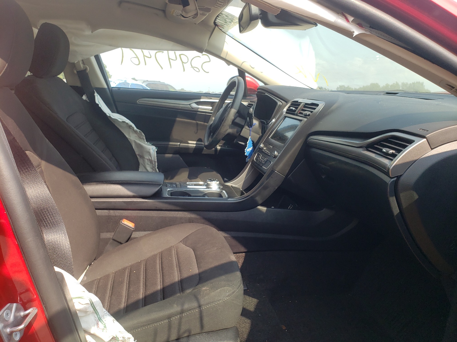 Photo 5 from auction – 2020 FORD FUSION SE with VIN 3FA6P0HD0LR165182