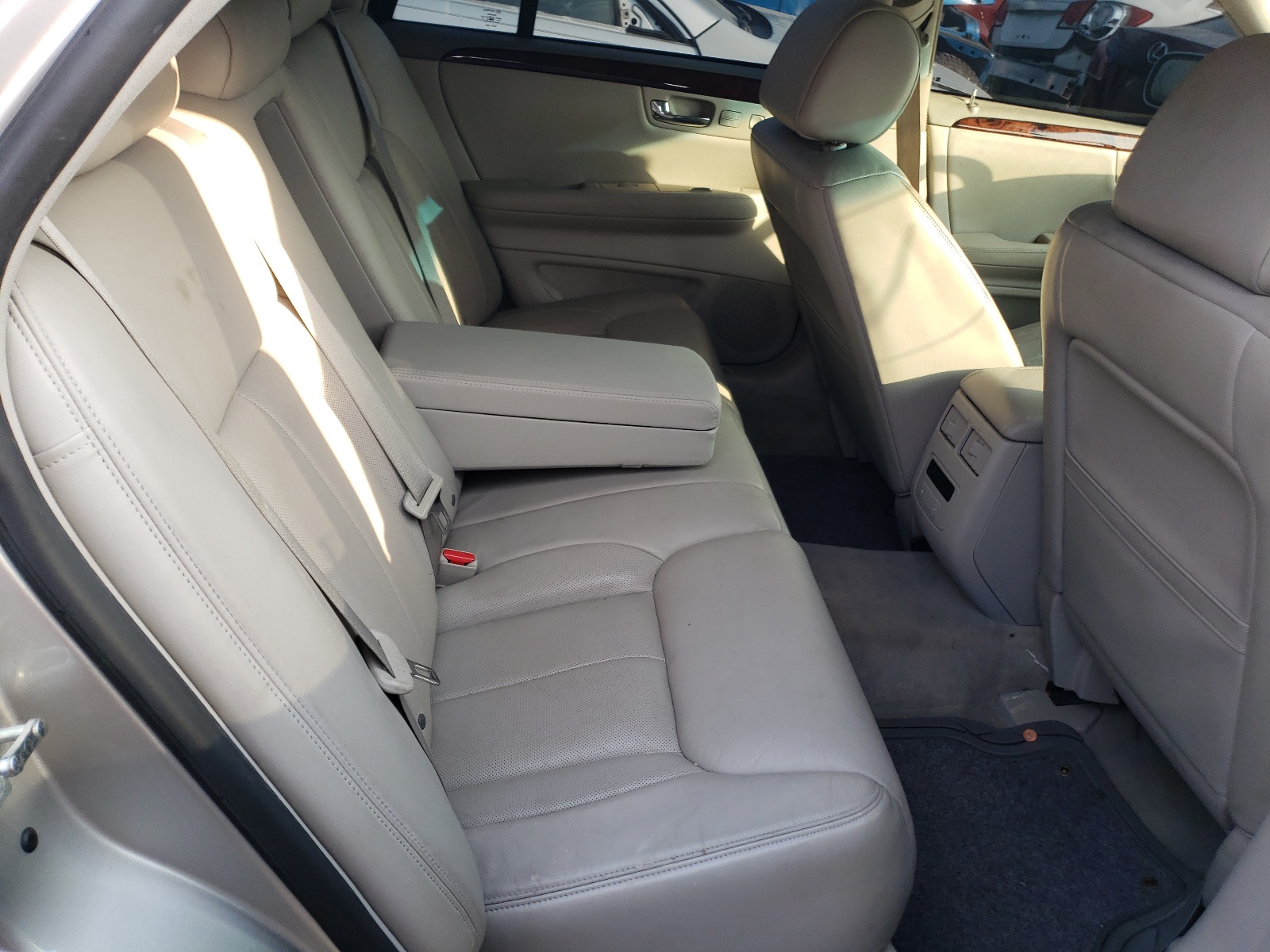 Photo 6 from auction – 2006 CADILLAC DTS with VIN 1G6KD57Y96U215838