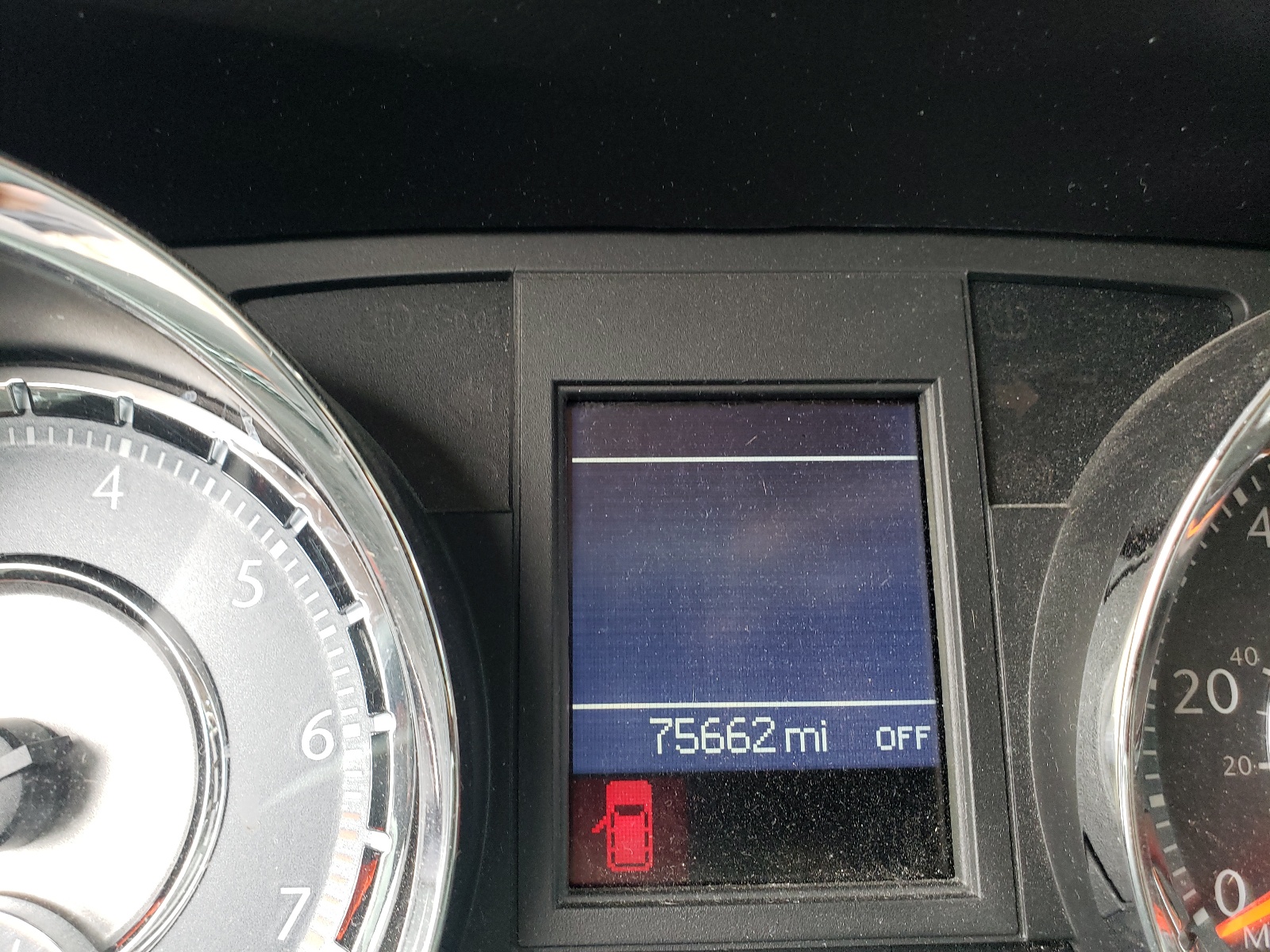 Photo 8 from auction – 2015 CHRYSLER TOWN & COU with VIN 2C4RC1CG0FR677688