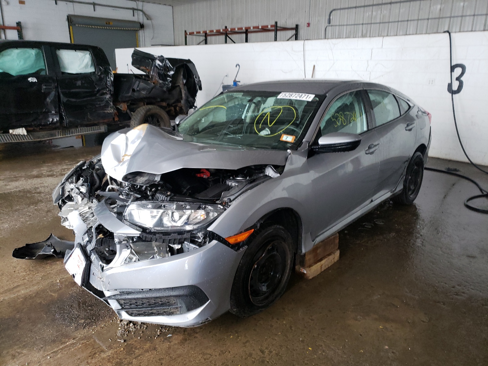Photo 2 from auction – 2016 HONDA CIVIC LX with VIN 19XFC2F58GE047729