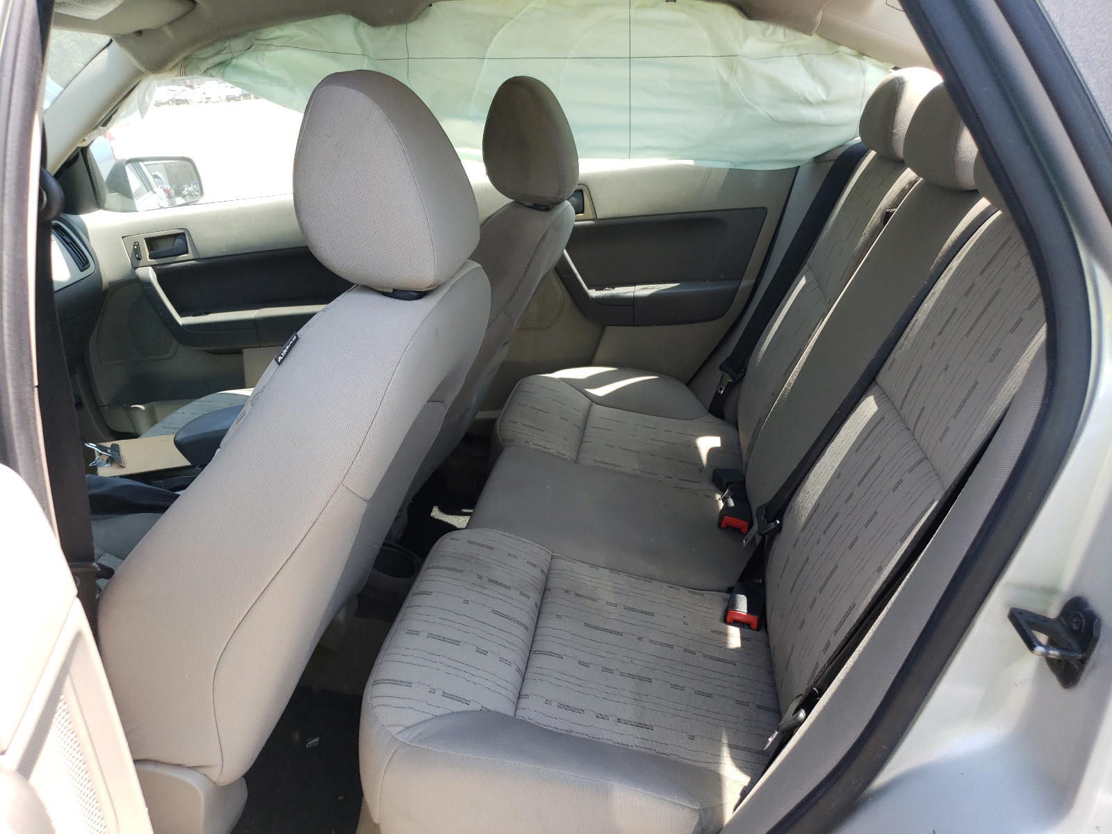 Photo 6 from auction – 2011 FORD FOCUS SE with VIN 1FAHP3FN3BW118956