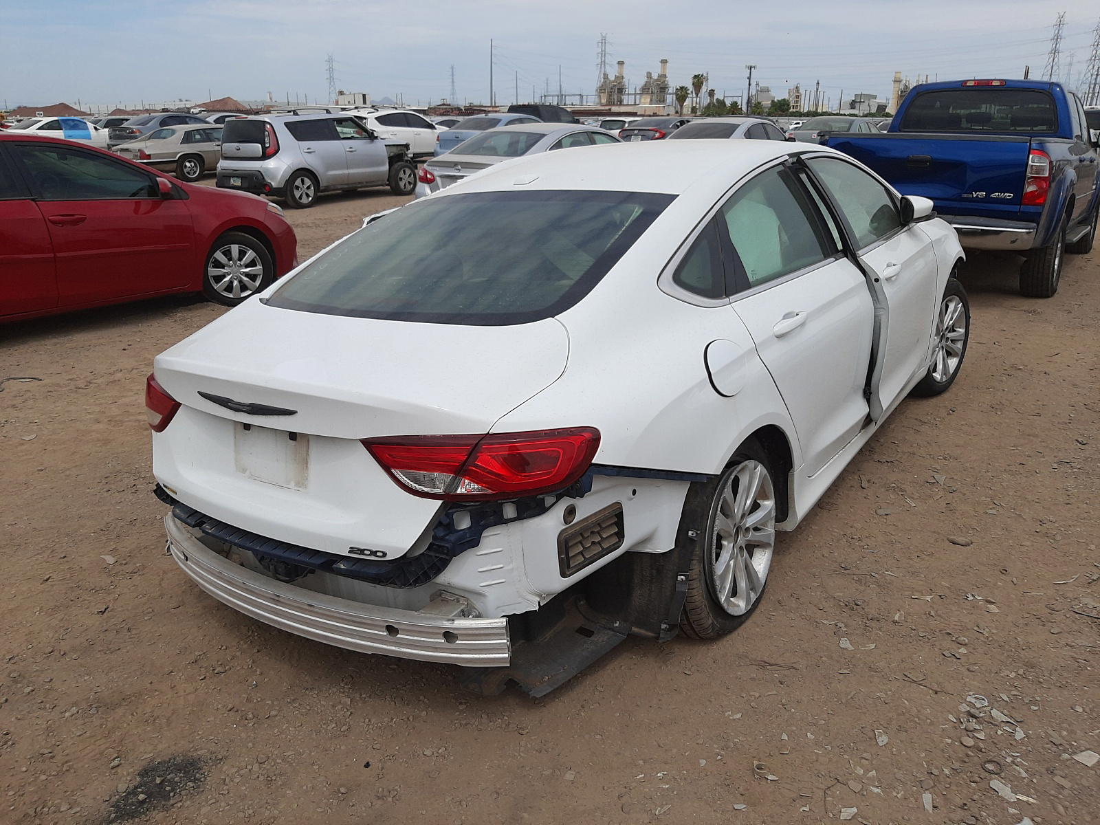 Photo 4 from auction – 2015 CHRYSLER 200 LIMITE with VIN 1C3CCCAB2FN650633