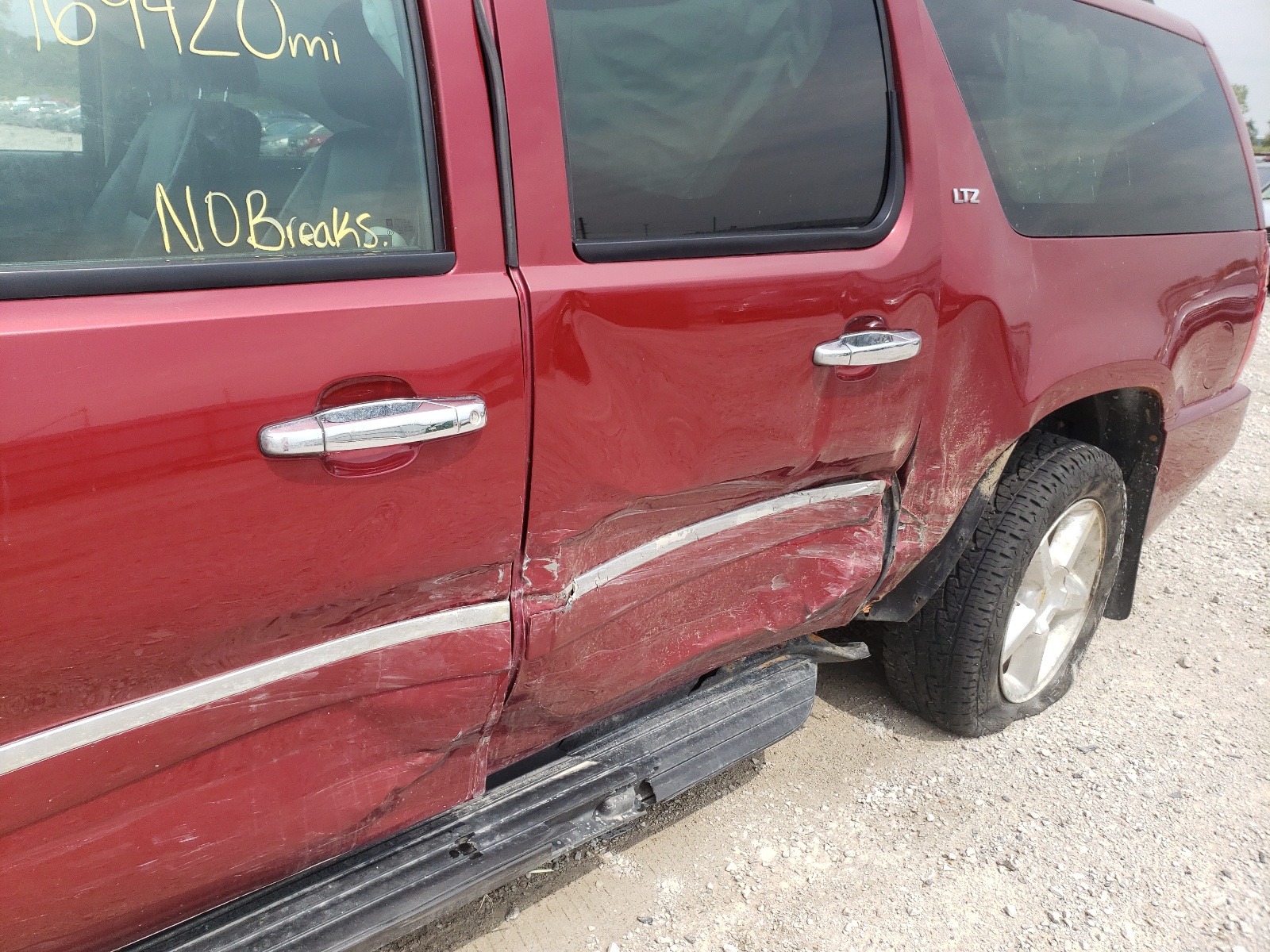 Photo 9 from auction – 2010 CHEVROLET SUBURBAN with VIN 1GNUKKE3XAR221975