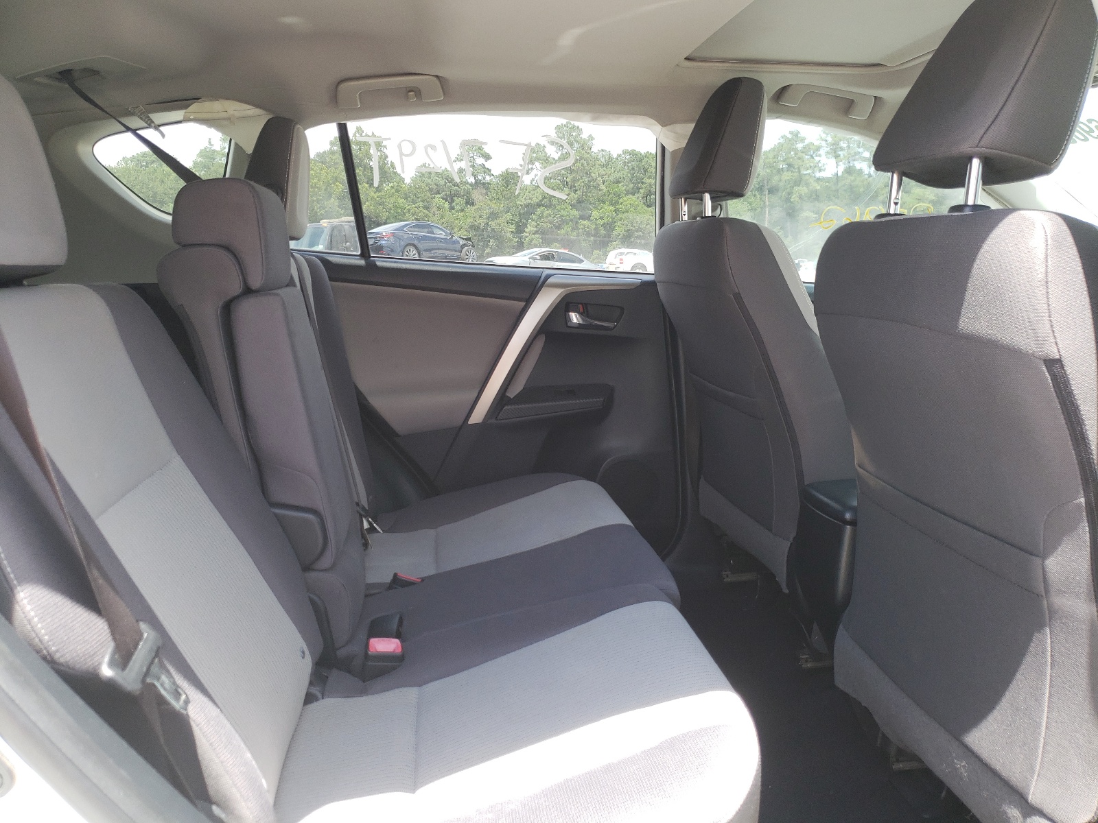 Zdjęcie 6 z aukcji – 2014 TOYOTA RAV4 XLE z VIN JTMWFREV4EJ010081