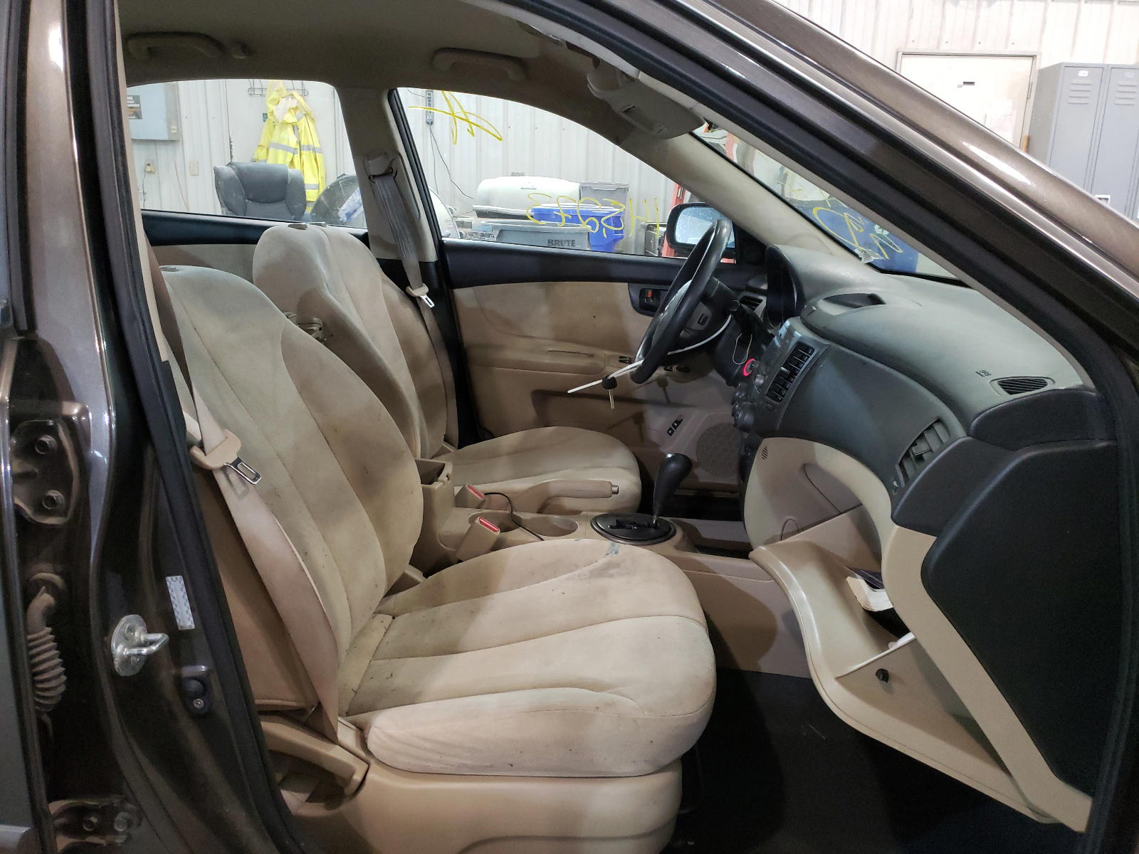Photo 5 from auction – 2010 KIA OPTIMA LX with VIN KNAGG4A8XA5382643
