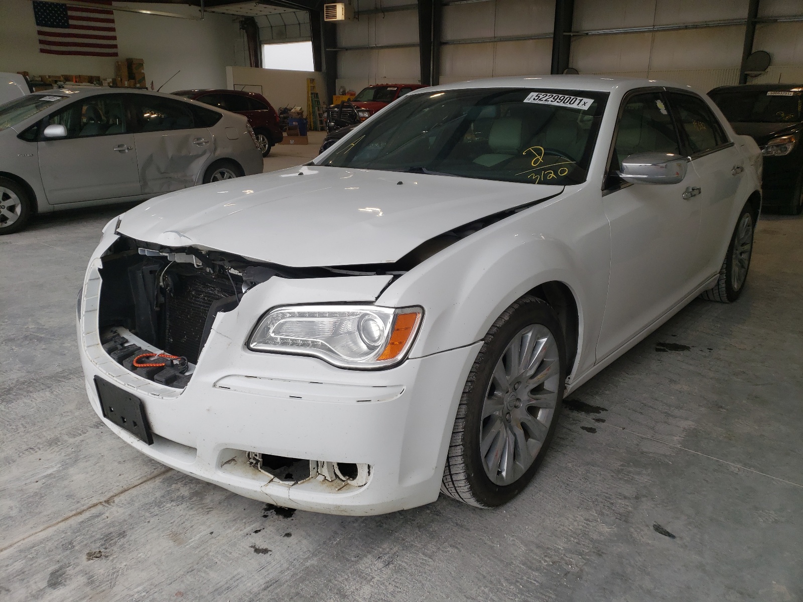 Фото 2 с аукциона – 2014 CHRYSLER 300 с VIN 2C3CCAAG6EH343120