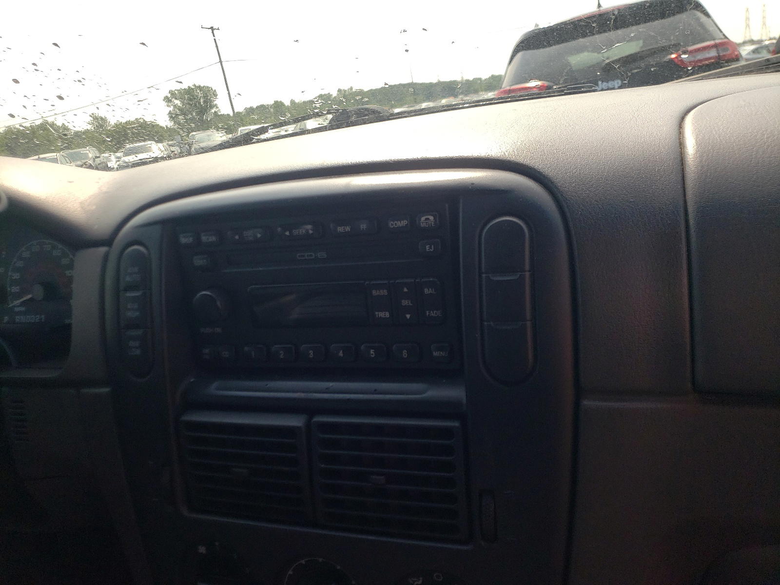 Photo 9 from auction – 2002 FORD EXPLORER X with VIN 1FMZU73W02ZB68638
