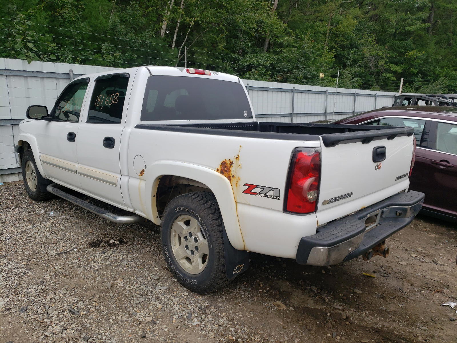 Photo 3 from auction – 2005 CHEVROLET SILVERADO with VIN 2GCEK13T651355844