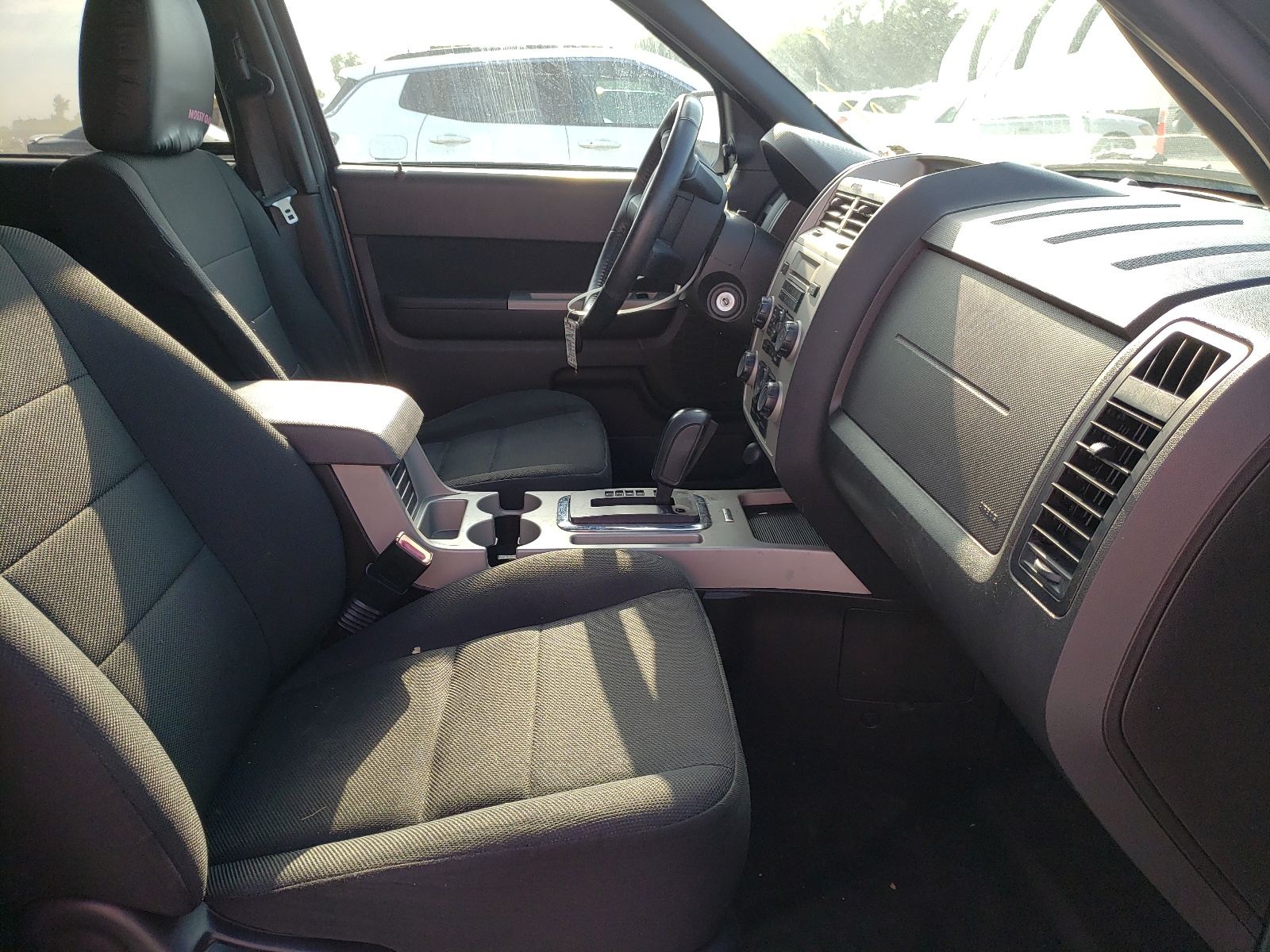 Photo 5 from auction – 2010 FORD ESCAPE XLT with VIN 1FMCU0DG8AKA70386