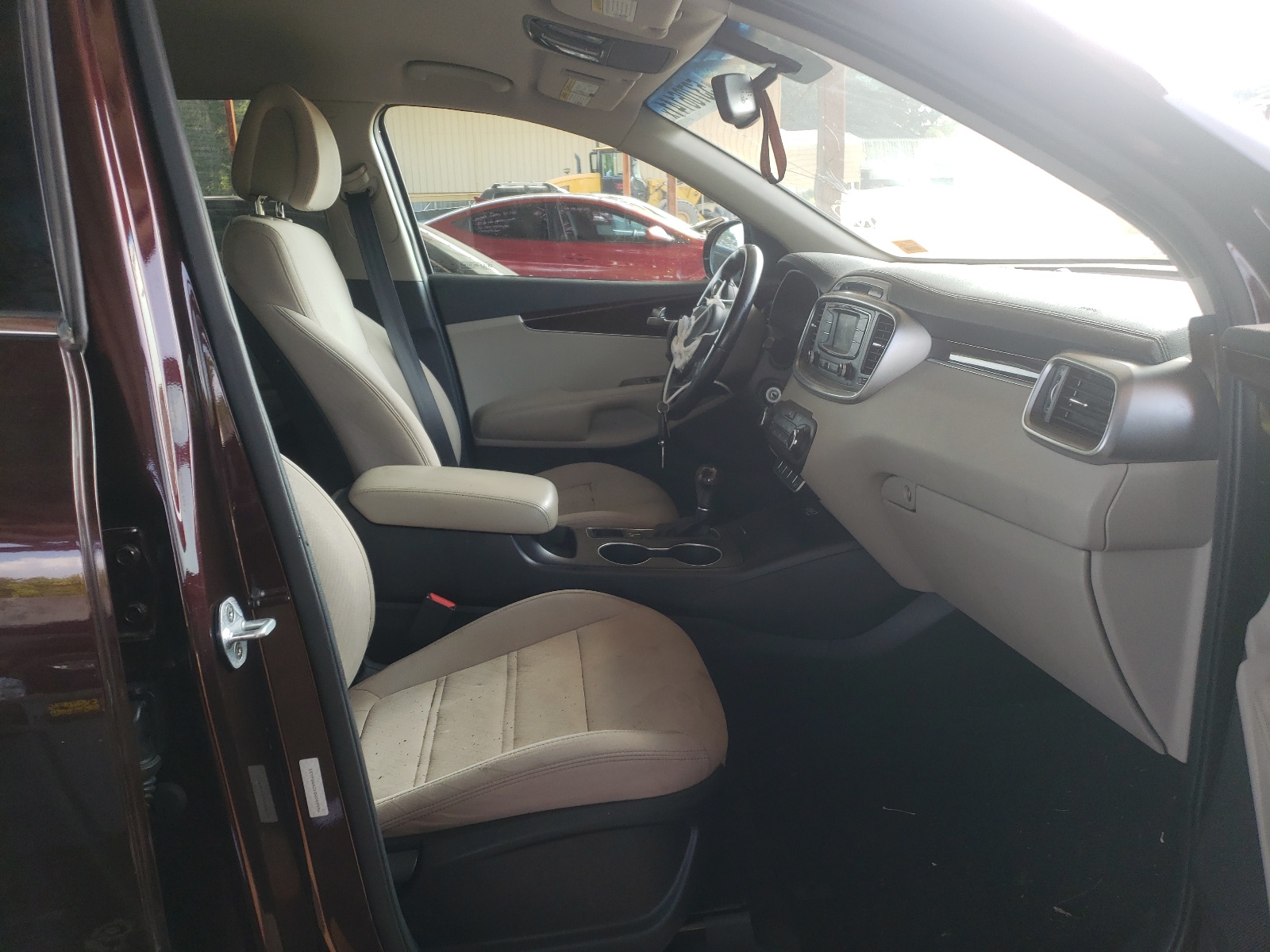 Photo 5 from auction – 2016 KIA SORENTO LX with VIN 5XYPG4A31GG049996