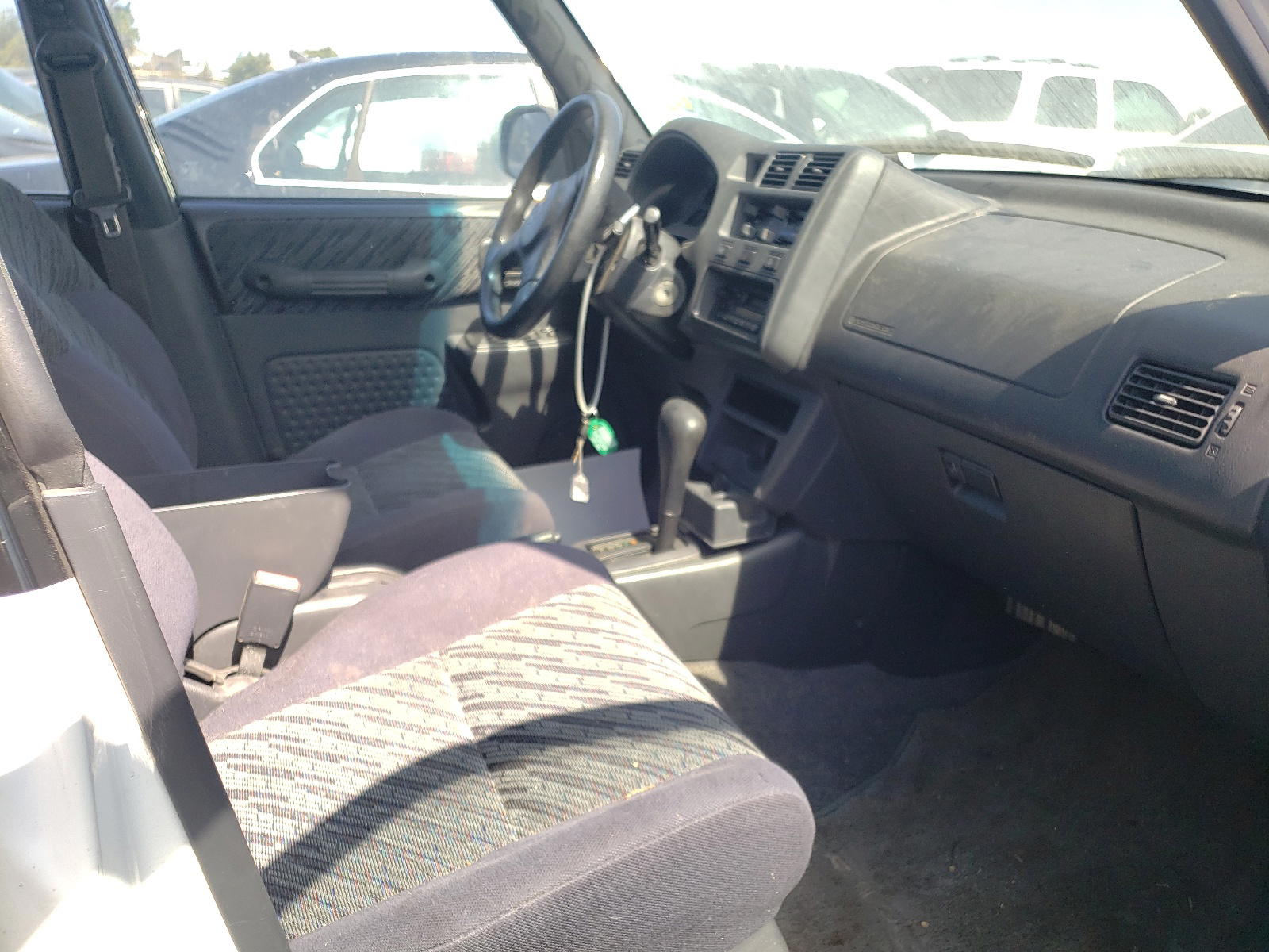 Photo 5 from auction – 2000 TOYOTA RAV4 with VIN JT3GP10V1Y0045167