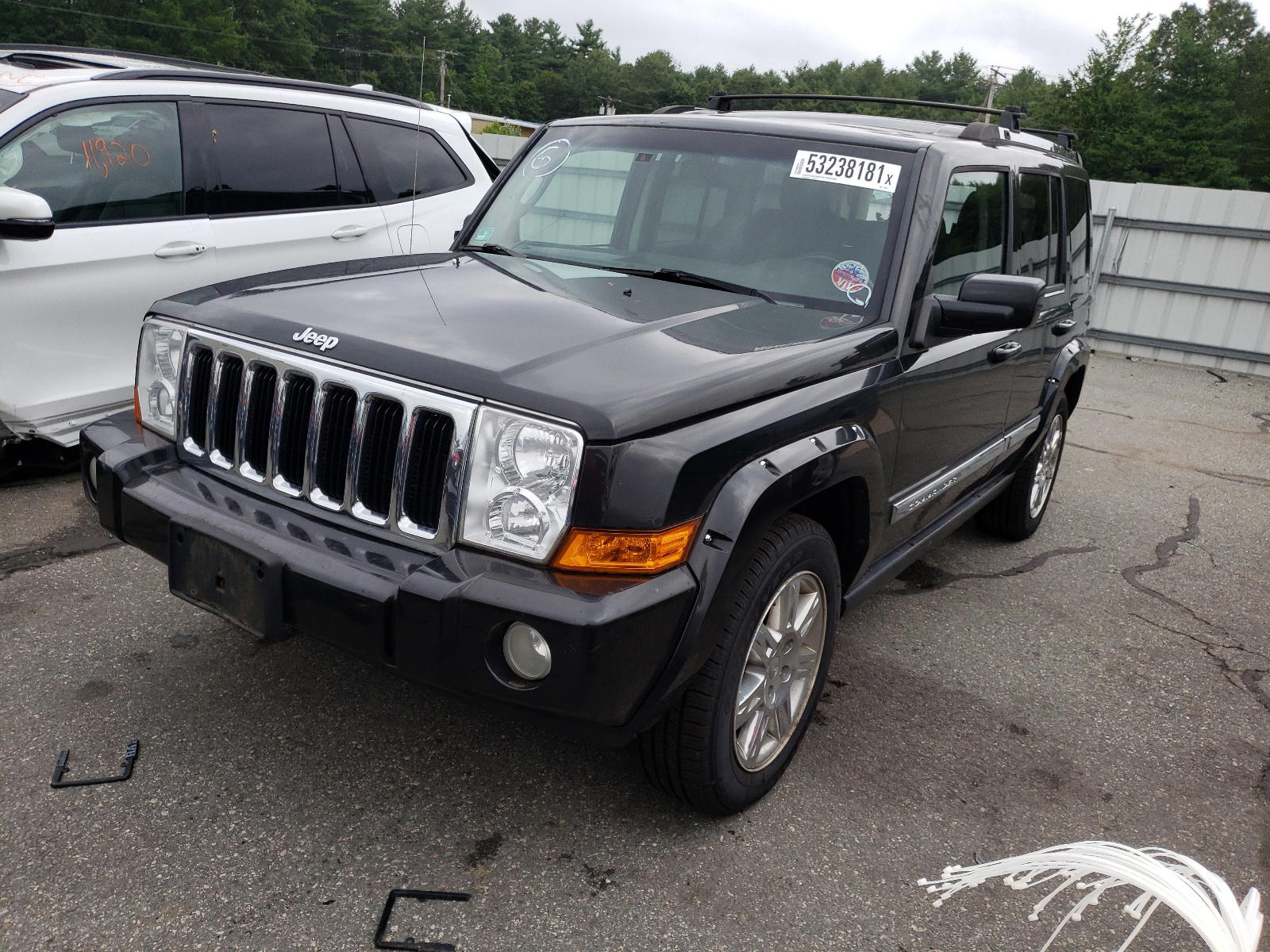Photo 2 from auction – 2010 JEEP COMMANDER with VIN 1J4RG5GT4AC158352