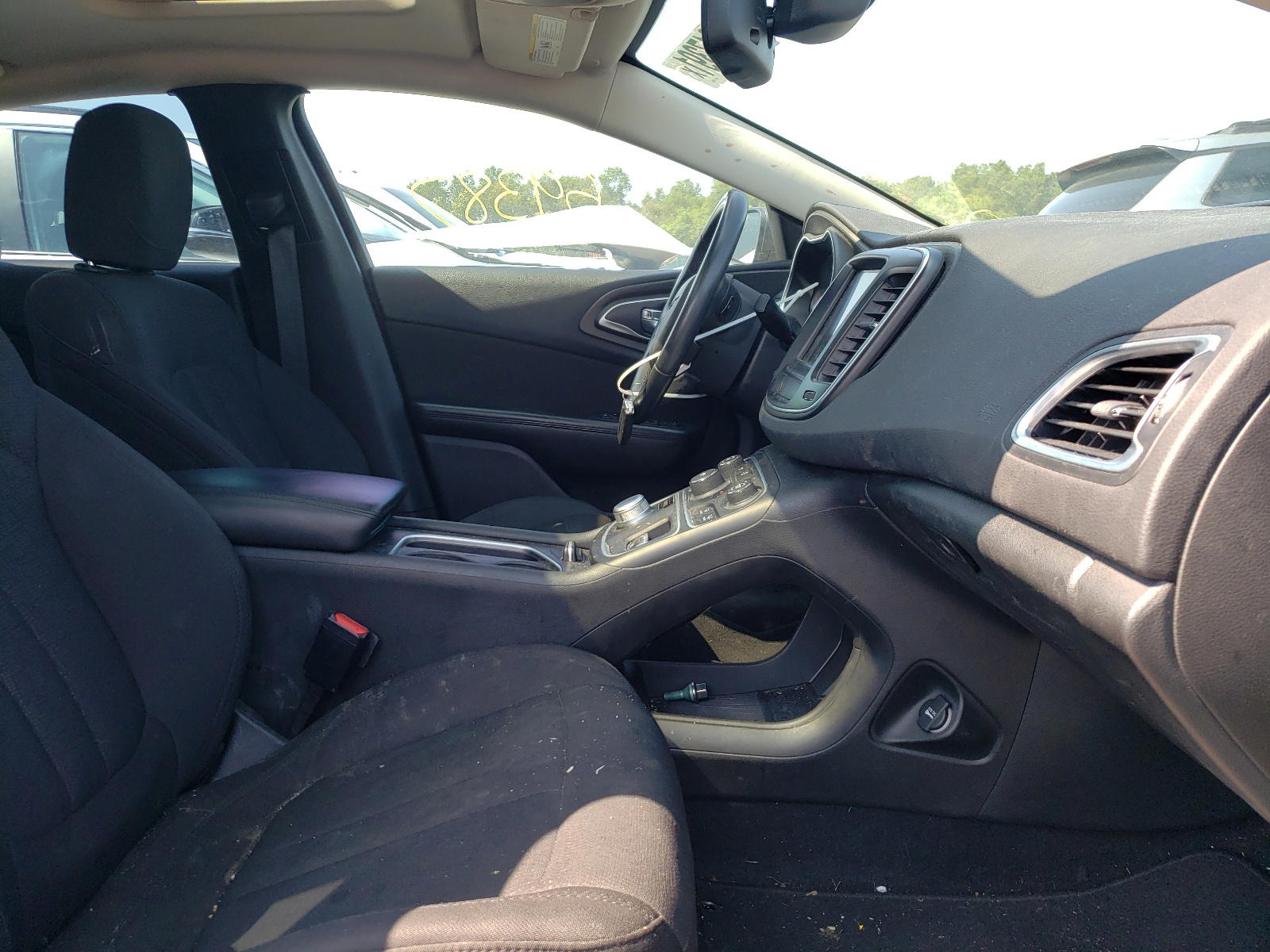 Photo 5 from auction – 2016 CHRYSLER 200 LIMITE with VIN 1C3CCCAB7GN117792