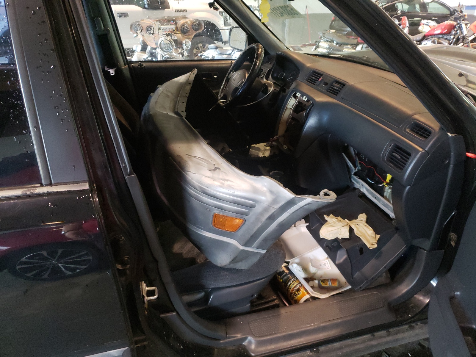 Photo 5 from auction – 2000 HONDA CR-V LX with VIN JHLRD2841YS007184