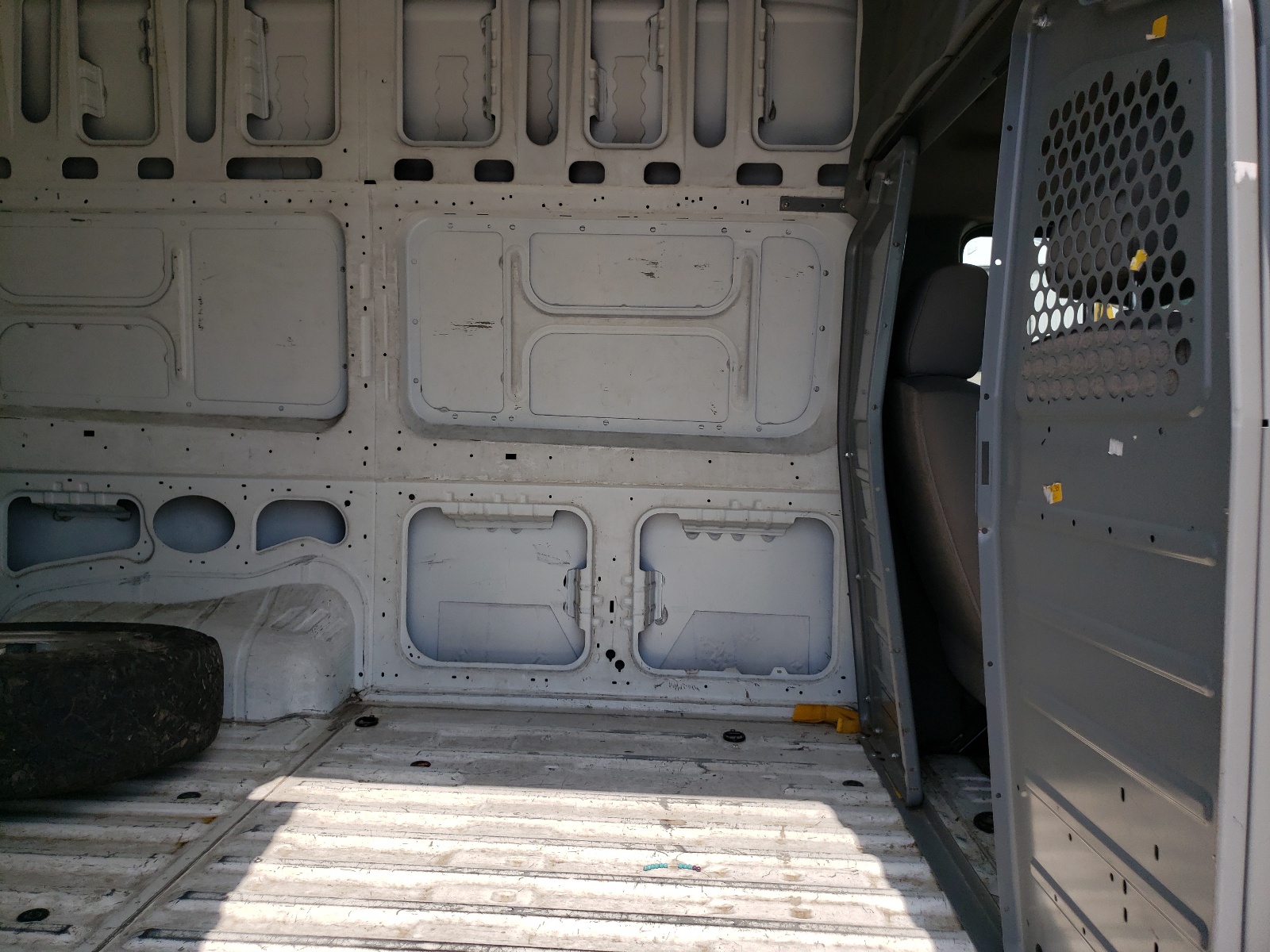 Zdjęcie 6 z aukcji – 2018 NISSAN VAN z VIN 1N6BF0LY4JN806918