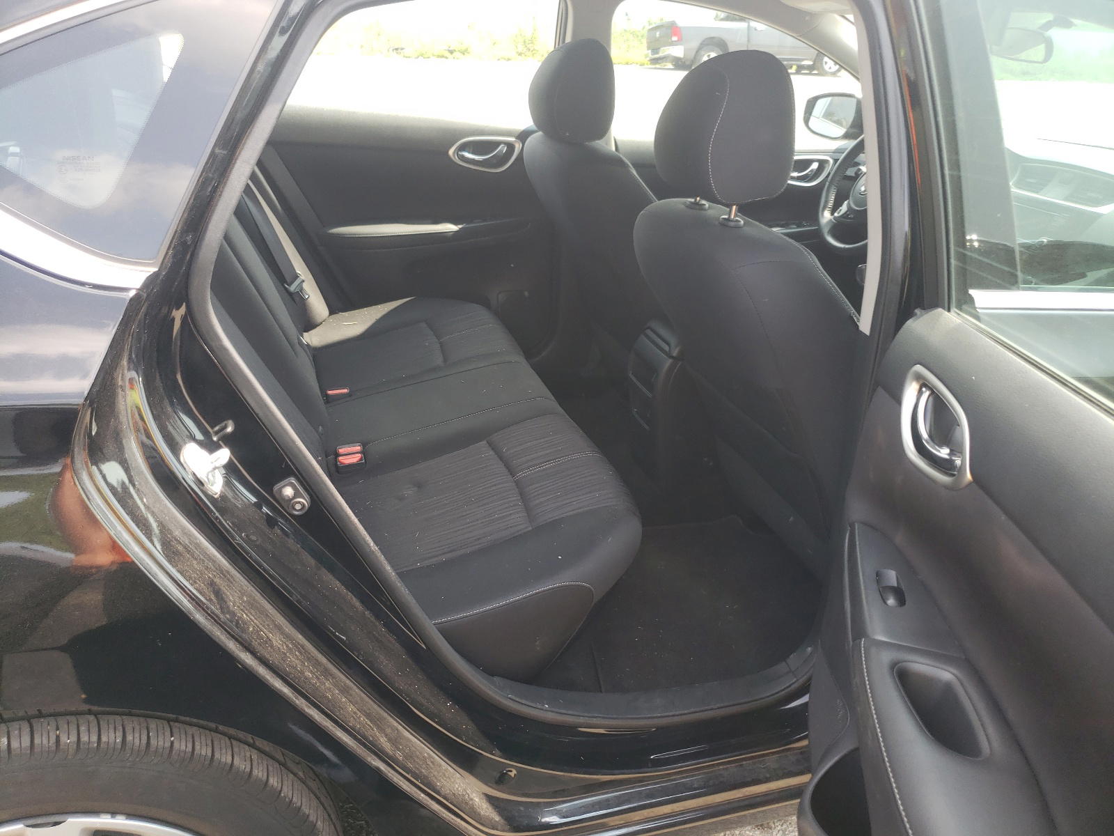 Photo 6 from auction – 2017 NISSAN SENTRA S with VIN 3N1AB7AP3HL640899