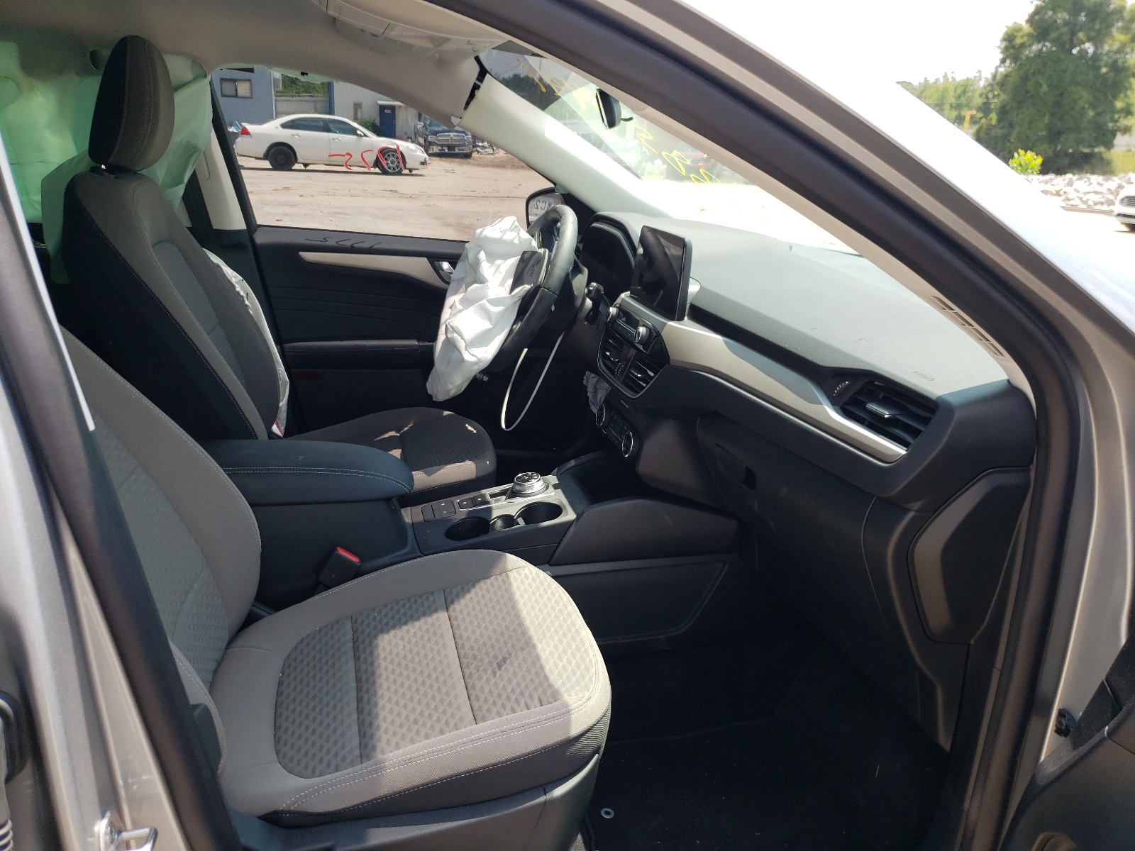 Photo 5 from auction – 2021 FORD ESCAPE SE with VIN 1FMCU0G60MUA05320