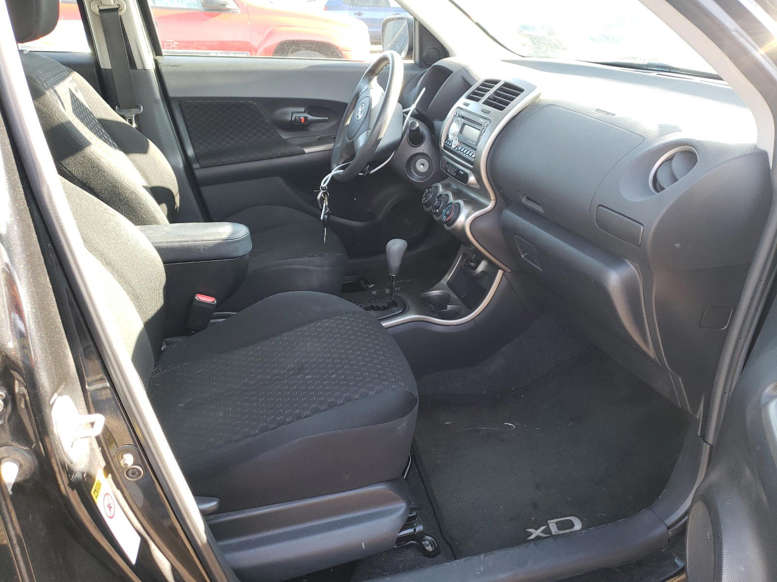 Photo 5 from auction – 2011 TOYOTA SCION XD with VIN JTKKU4B49B1015297