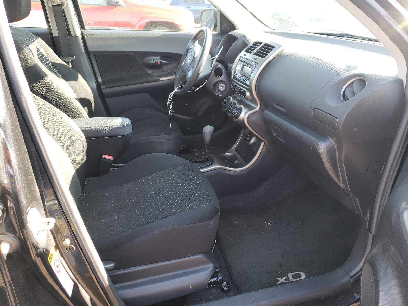 Zdjęcie 5 z aukcji – 2011 TOYOTA SCION XD z VIN JTKKU4B49B1015297