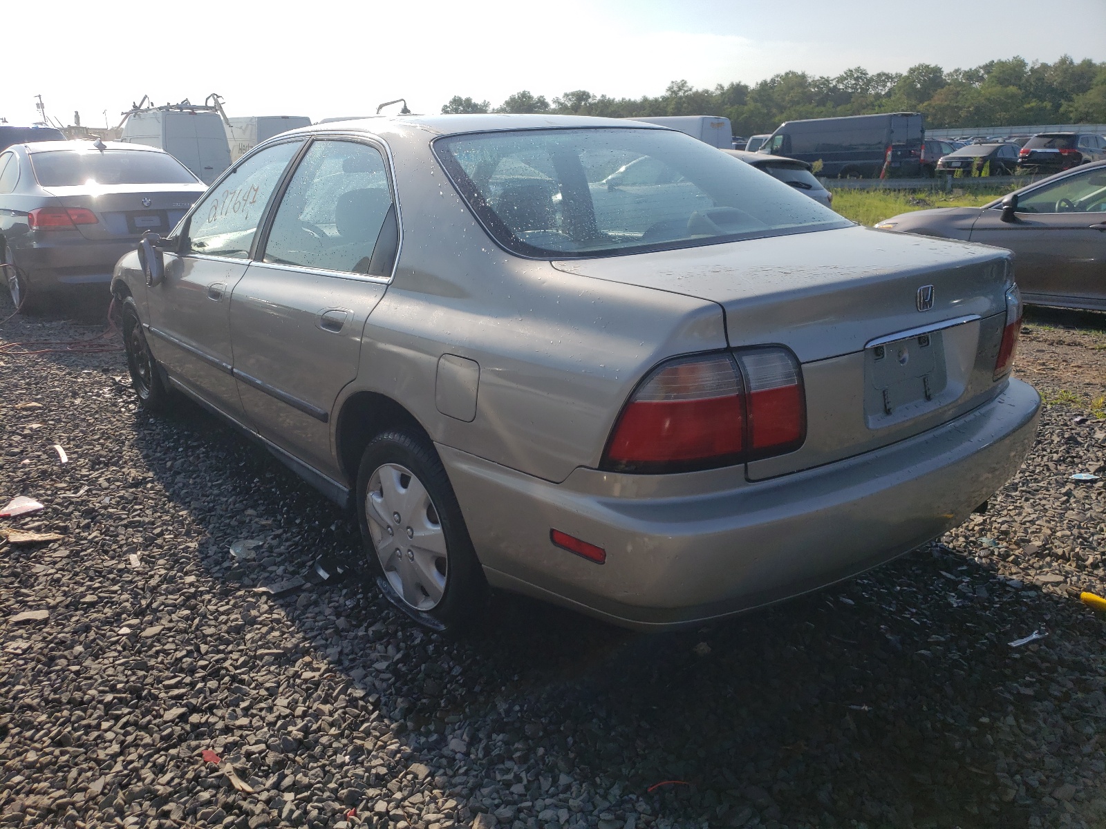 Photo 3 from auction – 1997 HONDA ACCORD LX with VIN JHMCD5637VC010142