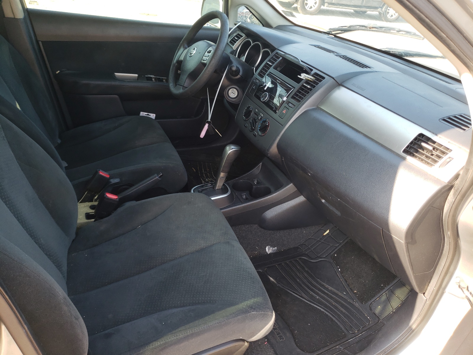 Zdjęcie 5 z aukcji – 2011 NISSAN VERSA S z VIN 3N1BC1CP1BL396270