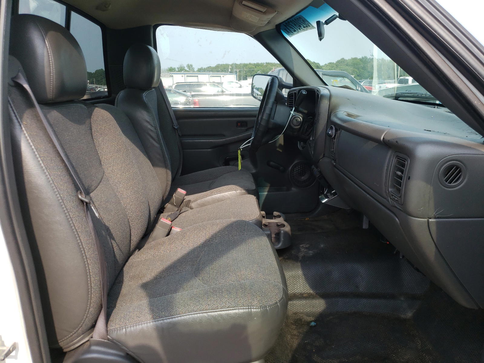 Photo 5 from auction – 2005 CHEVROLET SILVERADO with VIN 1GCHC24U05E155743