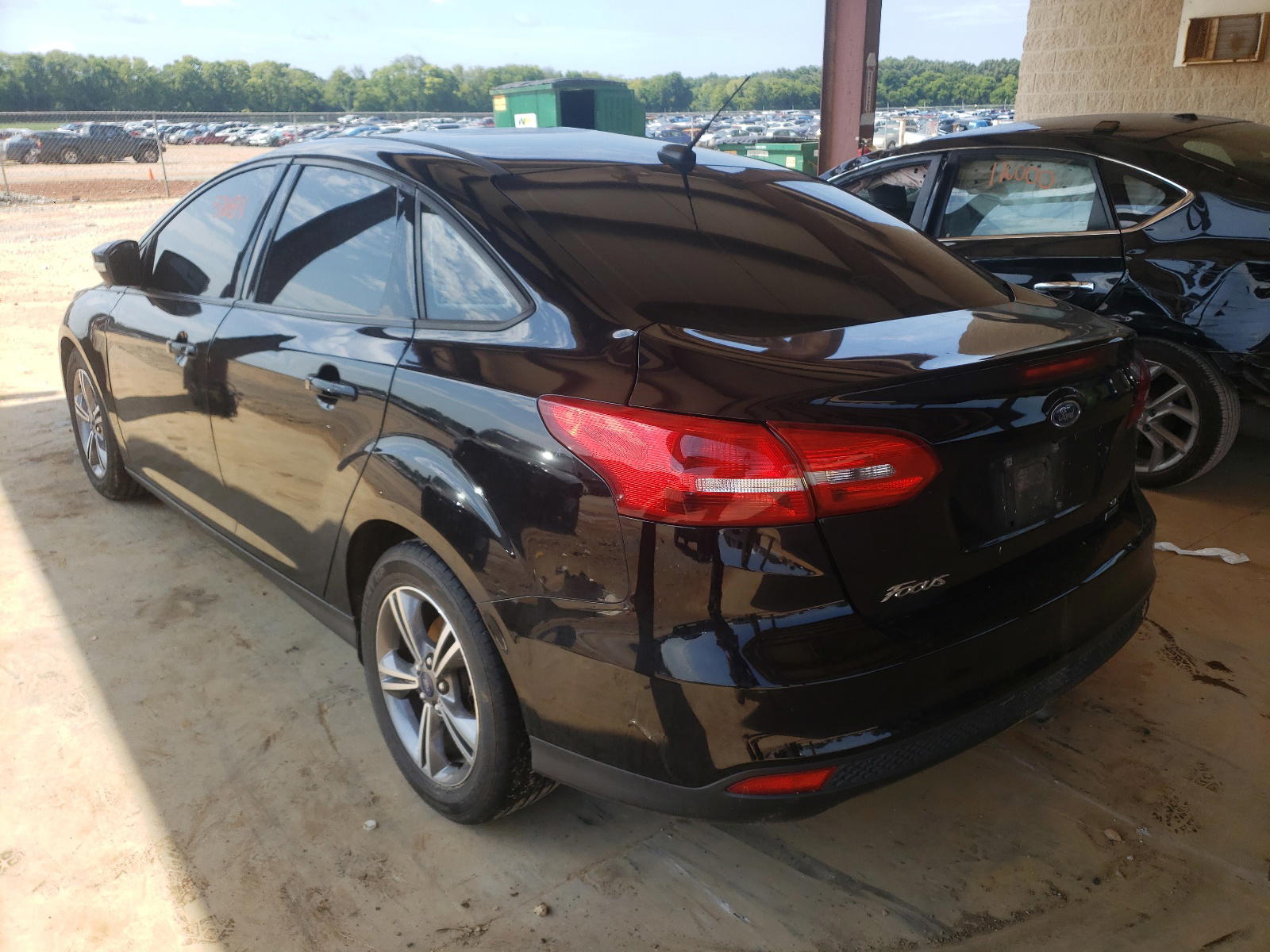 Photo 3 from auction – 2016 FORD FOCUS SE with VIN 1FADP3FE2GL383312
