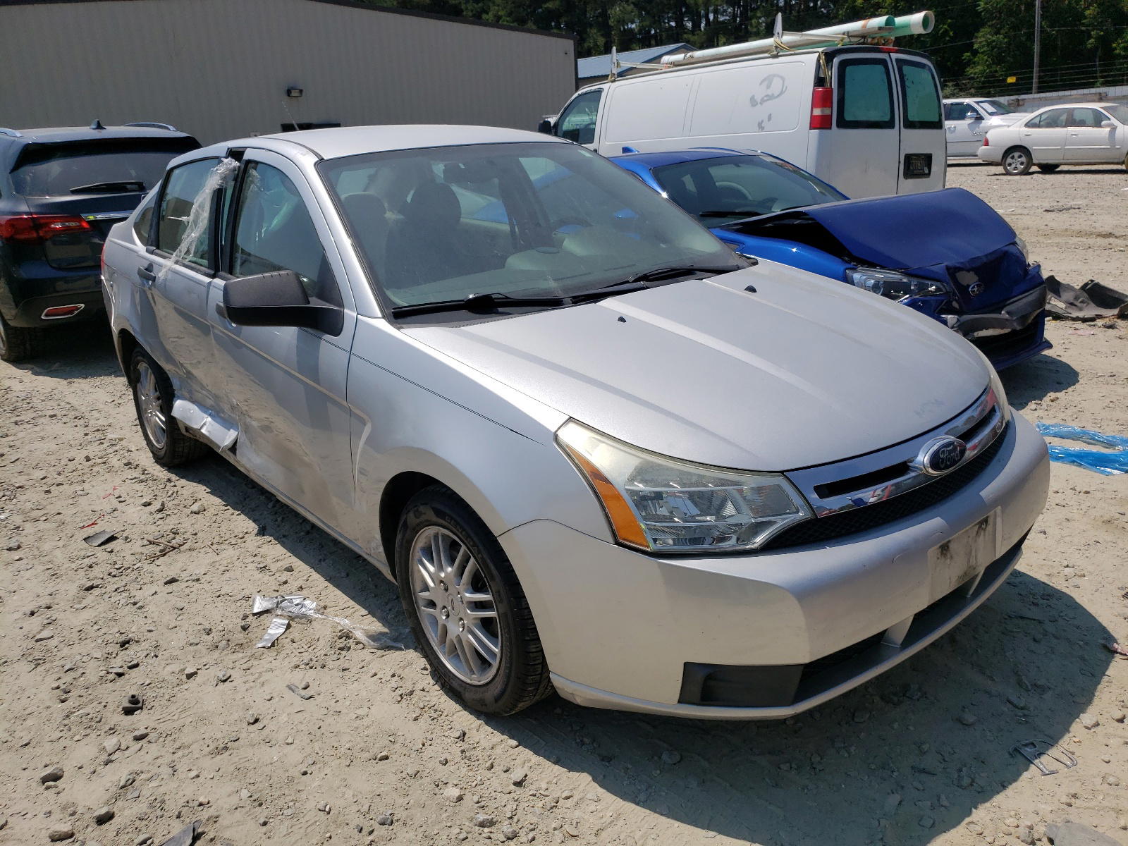 FORD FOCUS SE 2011 with VIN 1FAHP3FN3BW118956 - Photo from auction