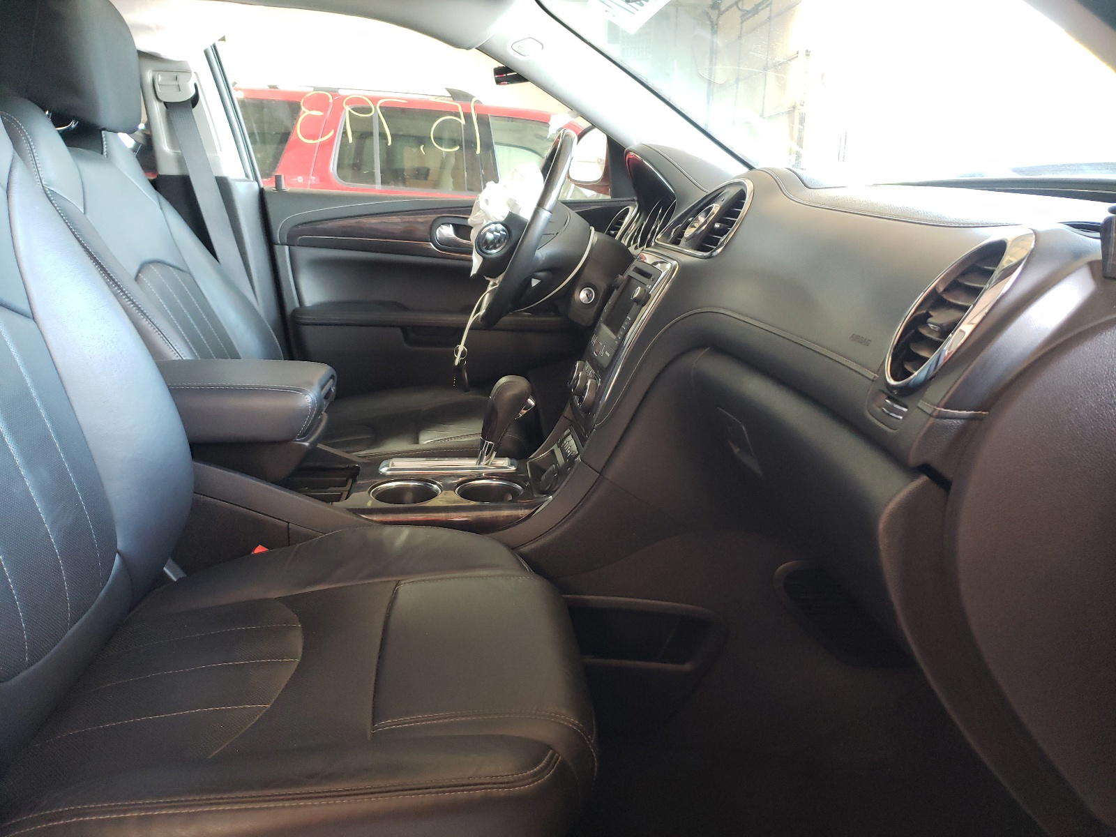 Photo 5 from auction – 2016 BUICK ENCLAVE with VIN 5GAKVBKD8GJ305435