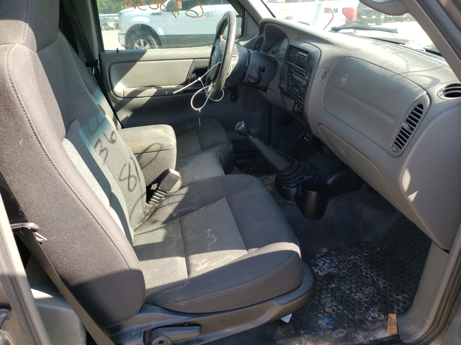 Photo 5 from auction – 2004 FORD RANGER with VIN 1FTYR10U54PA38242