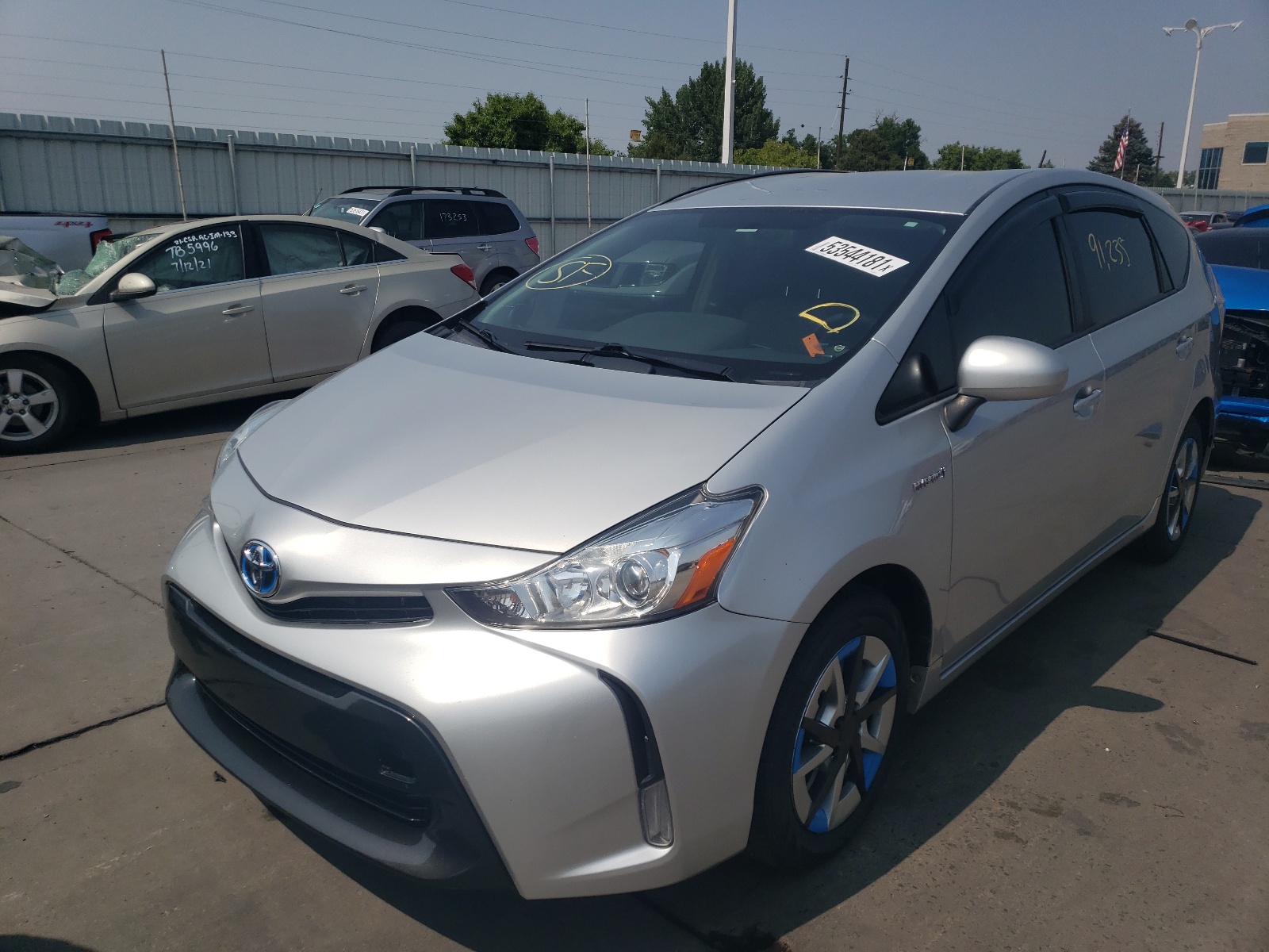 Photo 2 from auction – 2015 TOYOTA PRIUS V with VIN JTDZN3EU9FJ037511