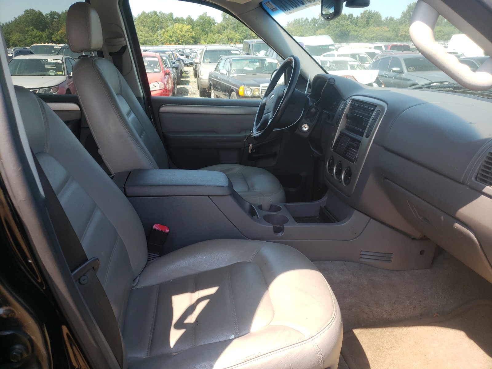 Photo 5 from auction – 2004 FORD EXPLORER X with VIN 1FMZU73K74UA16806