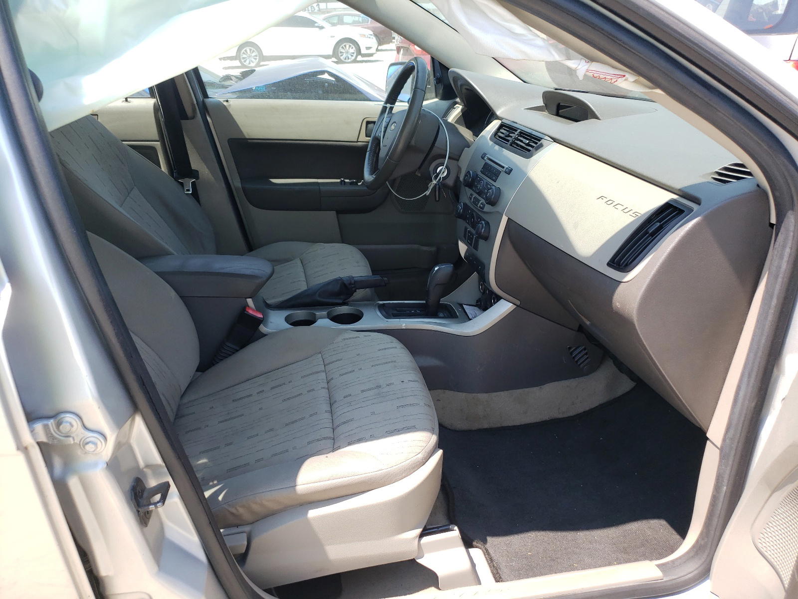 Photo 5 from auction – 2011 FORD FOCUS SE with VIN 1FAHP3FN3BW118956