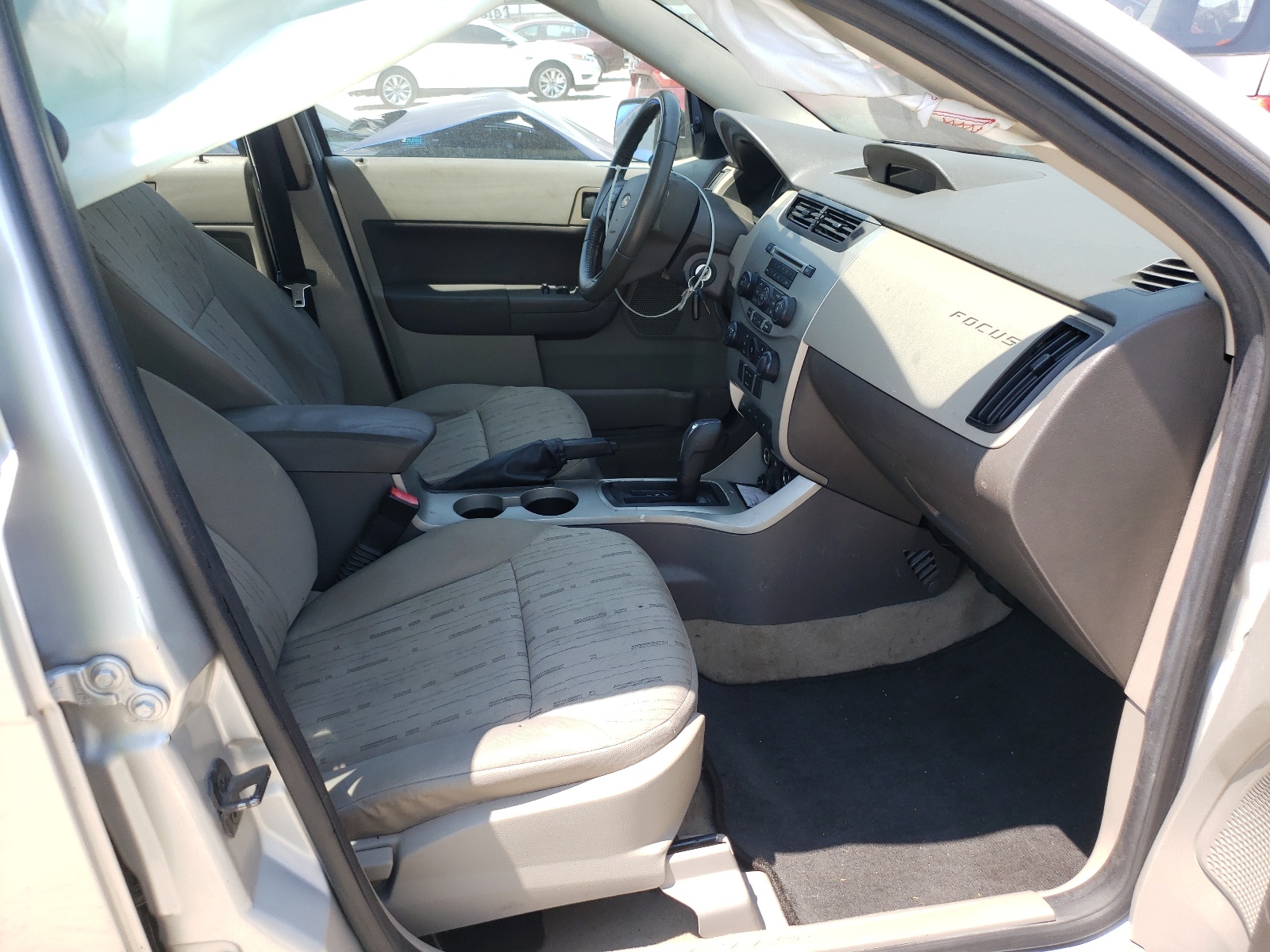 Zdjęcie 5 z aukcji – 2011 FORD FOCUS SE z VIN 1FAHP3FN3BW118956
