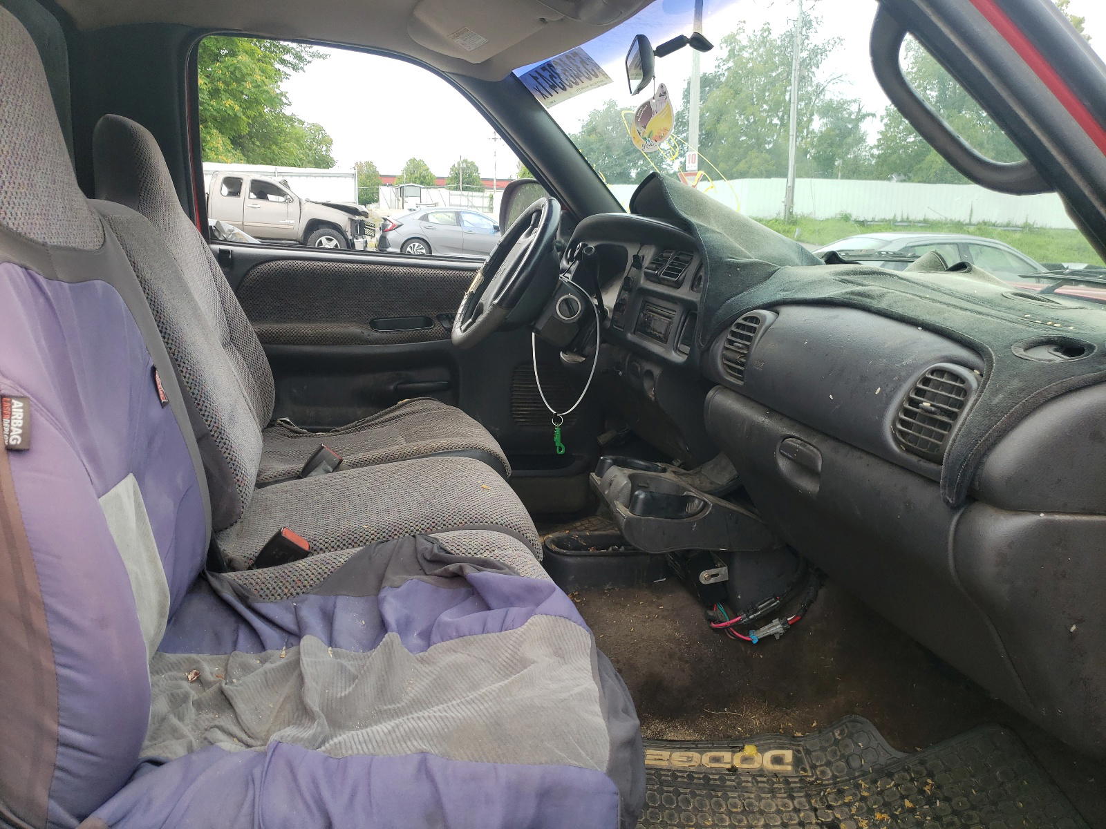 Photo 5 from auction – 2000 DODGE RAM 1500 with VIN 1B7HF16Z6YS566628