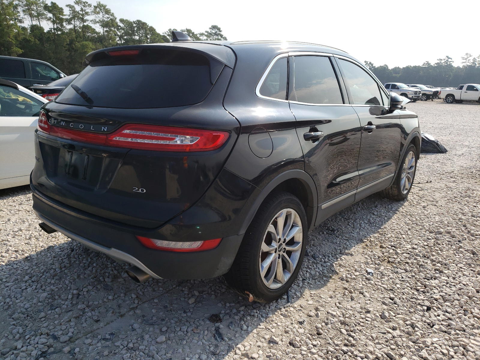 Photo 4 from auction – 2017 LINCOLN MKC SELECT with VIN 5LMCJ2D93HUL47396