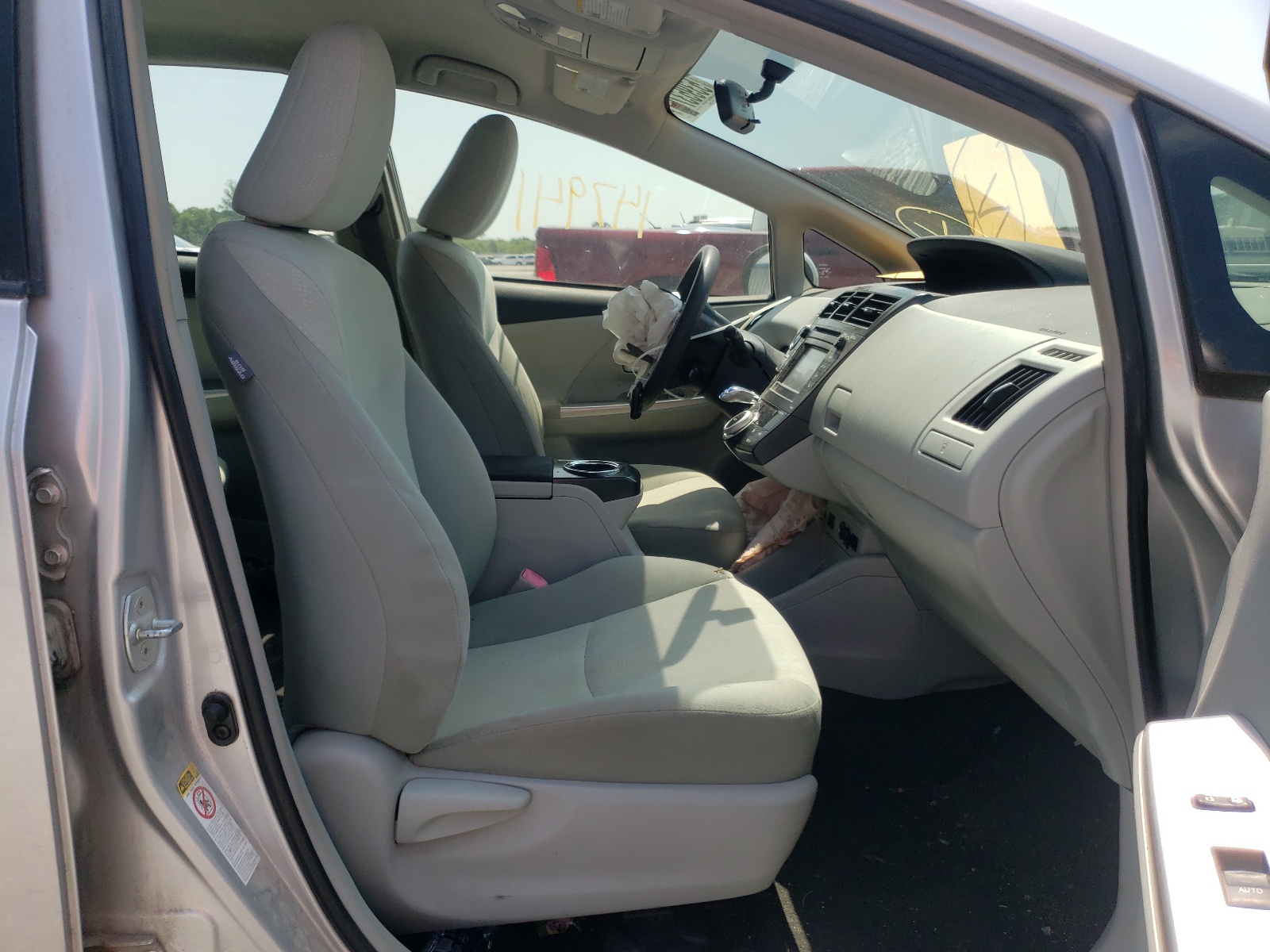 Photo 5 from auction – 2012 TOYOTA PRIUS V with VIN JTDZN3EU6C3181923