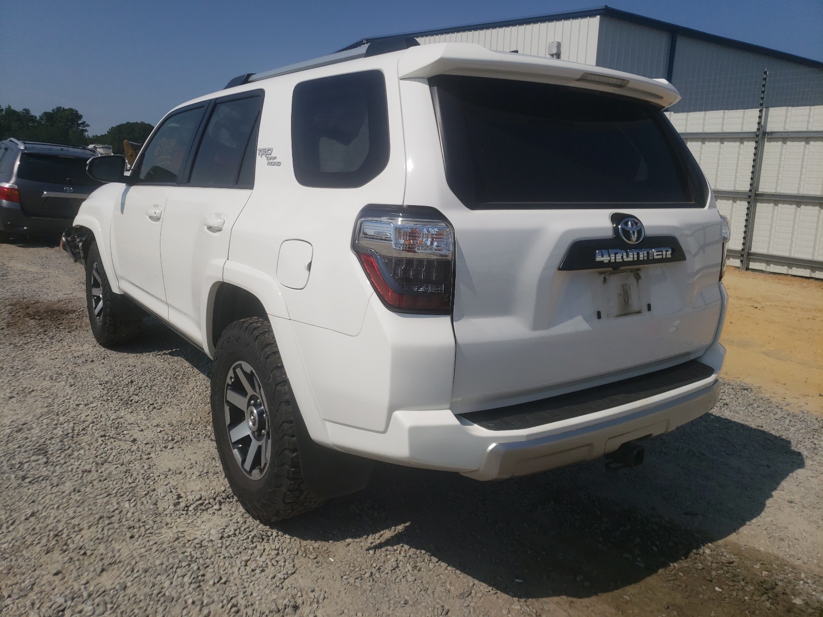 Photo 3 from auction – 2017 TOYOTA 4RUNNER SR with VIN JTEBU5JR1H5471463