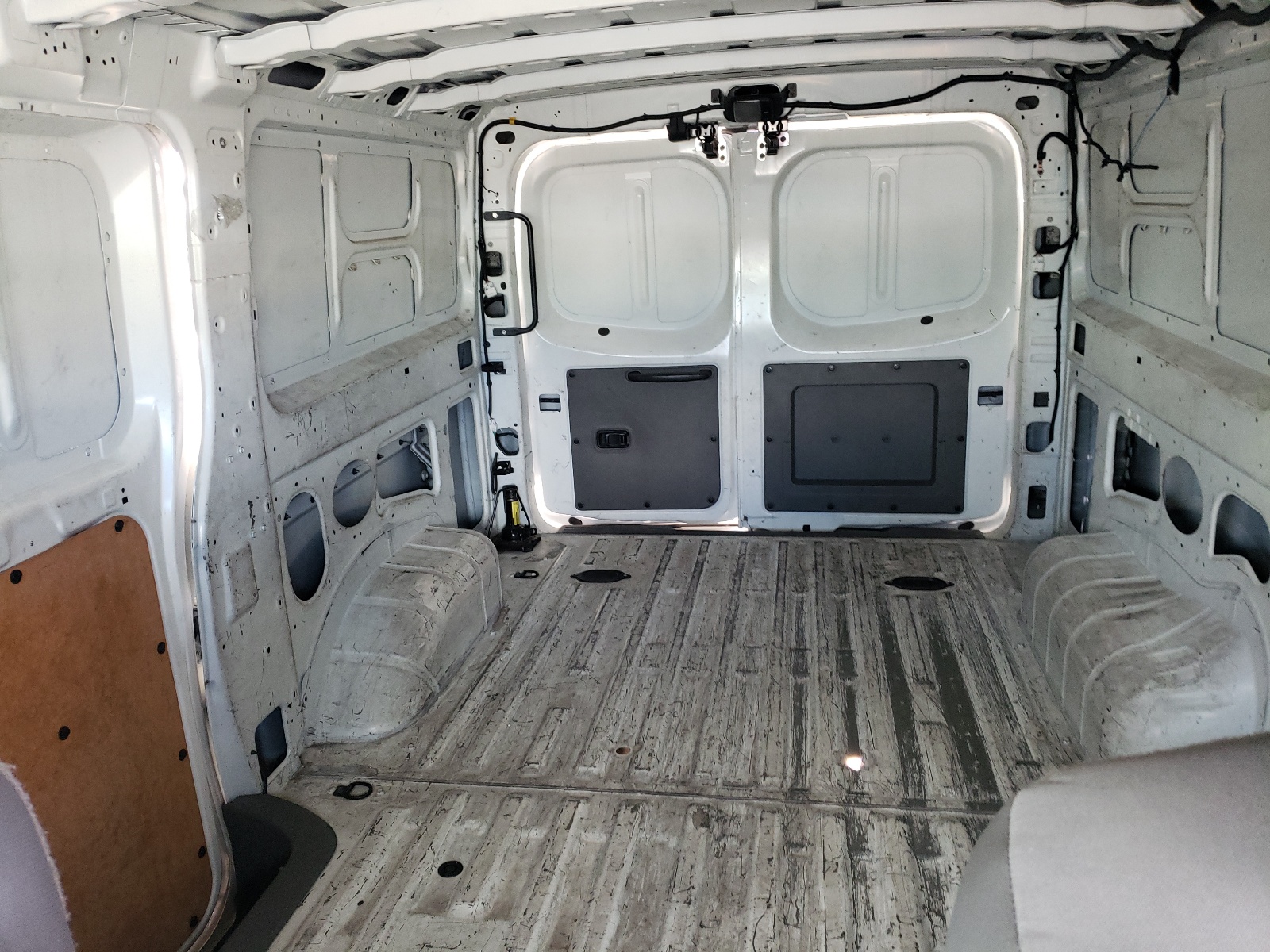 Photo 6 from auction – 2015 NISSAN NV 1500 with VIN 1N6BF0KL2FN809135