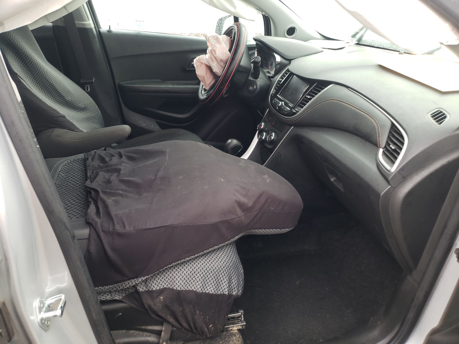 Photo 5 from auction – 2021 CHEVROLET TRAX LS with VIN KL7CJKSB3MB320456