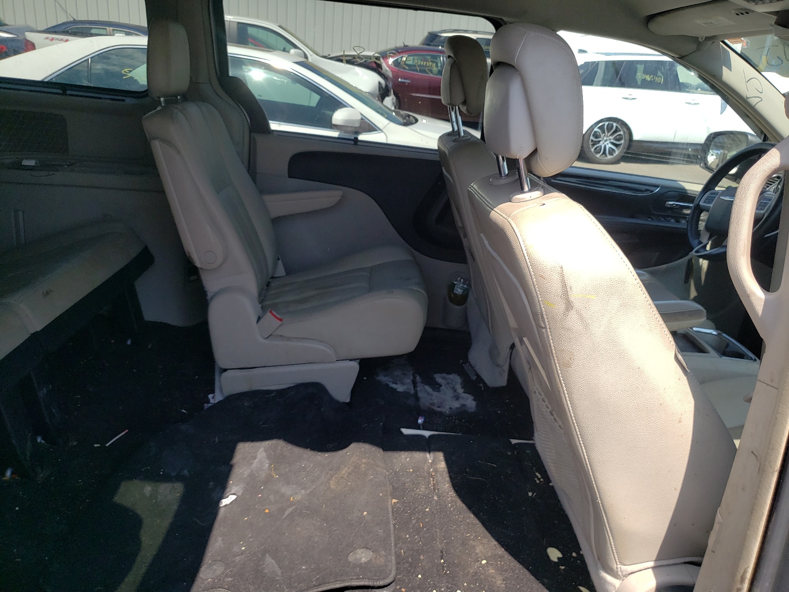 Photo 6 from auction – 2015 CHRYSLER TOWN & COU with VIN 2C4RC1BG4FR513703