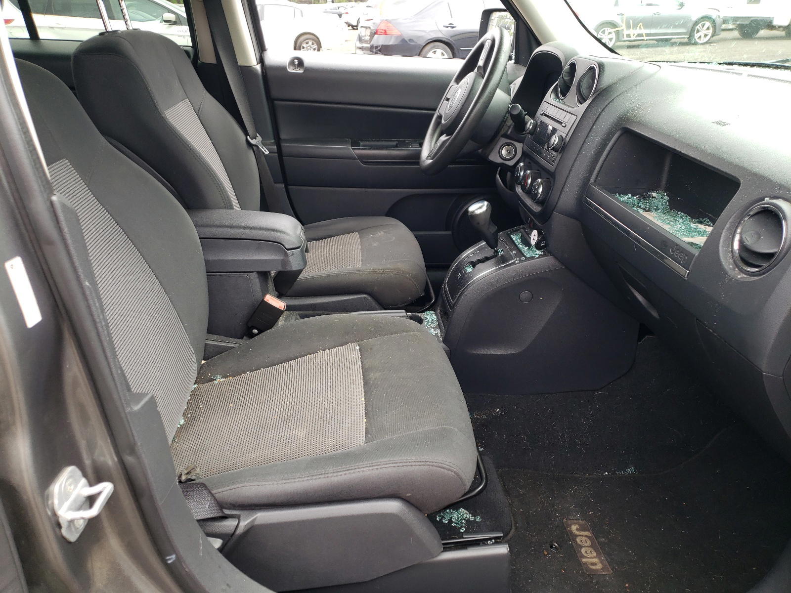 Photo 5 from auction – 2012 JEEP PATRIOT SP with VIN 1C4NJPBA5CD613603