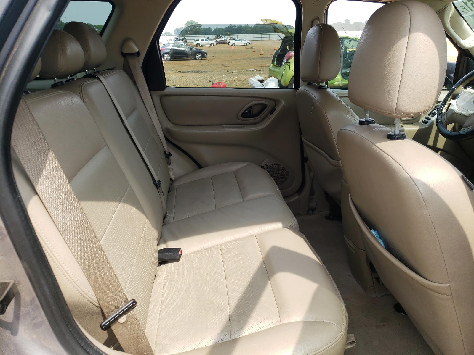 Photo 6 from auction – 2007 FORD ESCAPE LIM with VIN 1FMCU04157KB08113