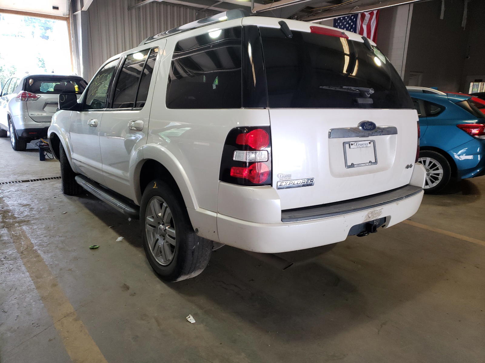 Photo 3 from auction – 2010 FORD EXPLORER L with VIN 1FMEU7FE8AUA01392