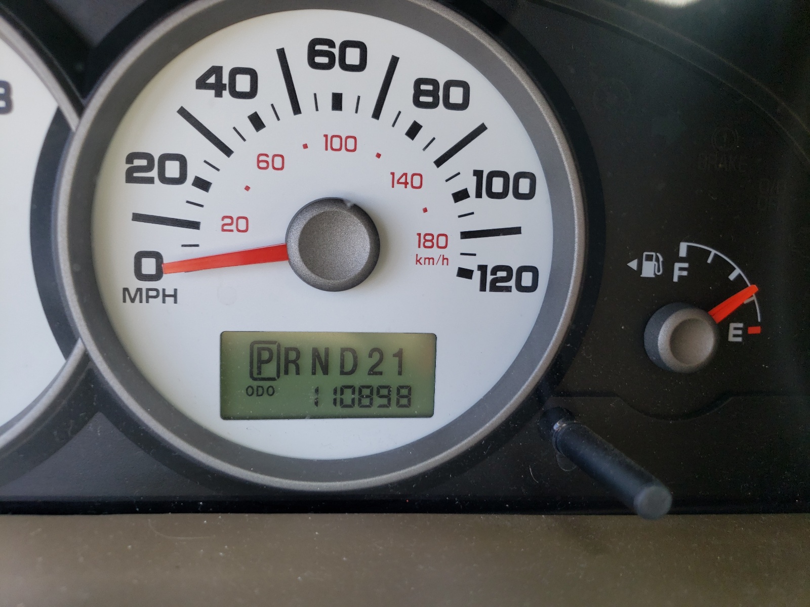 Photo 8 from auction – 2005 FORD ESCAPE LIM with VIN 1FMYU04105KA36689