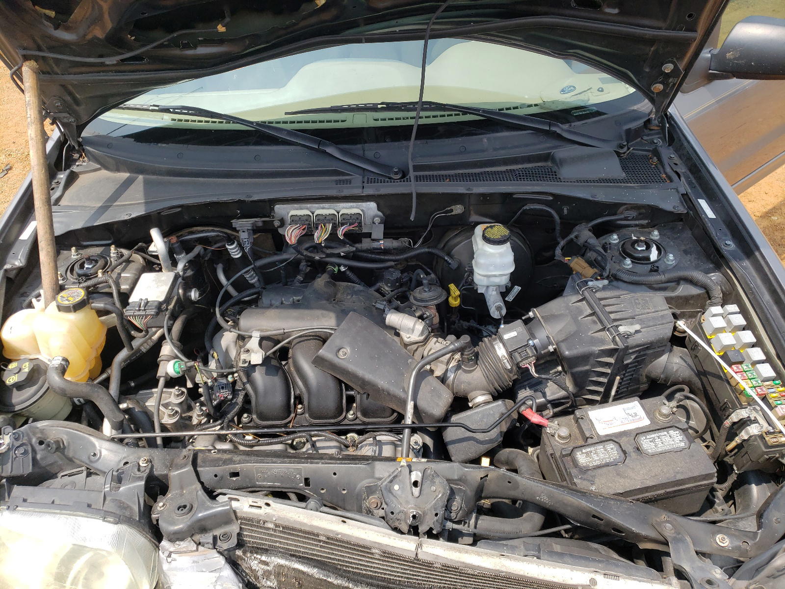 Photo 7 from auction – 2007 FORD ESCAPE LIM with VIN 1FMCU04157KB08113
