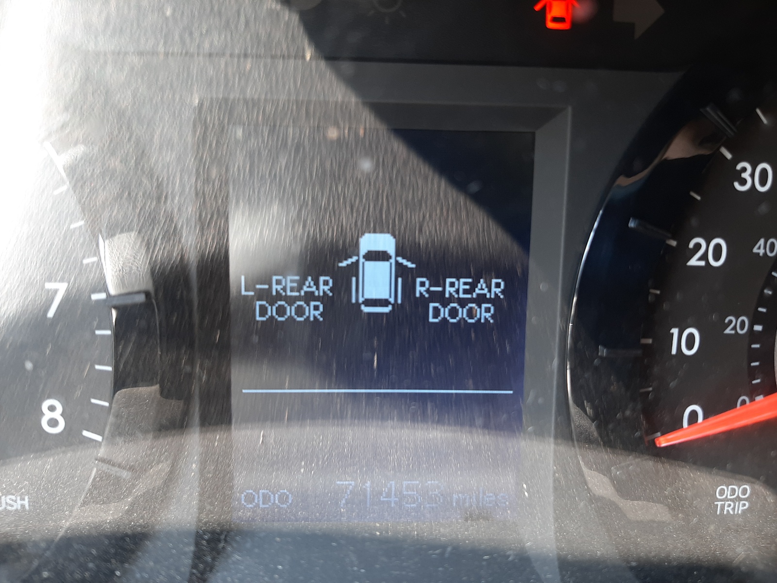 Photo 8 from auction – 2015 TOYOTA SIENNA LE with VIN 5TDKK3DC1FS662121