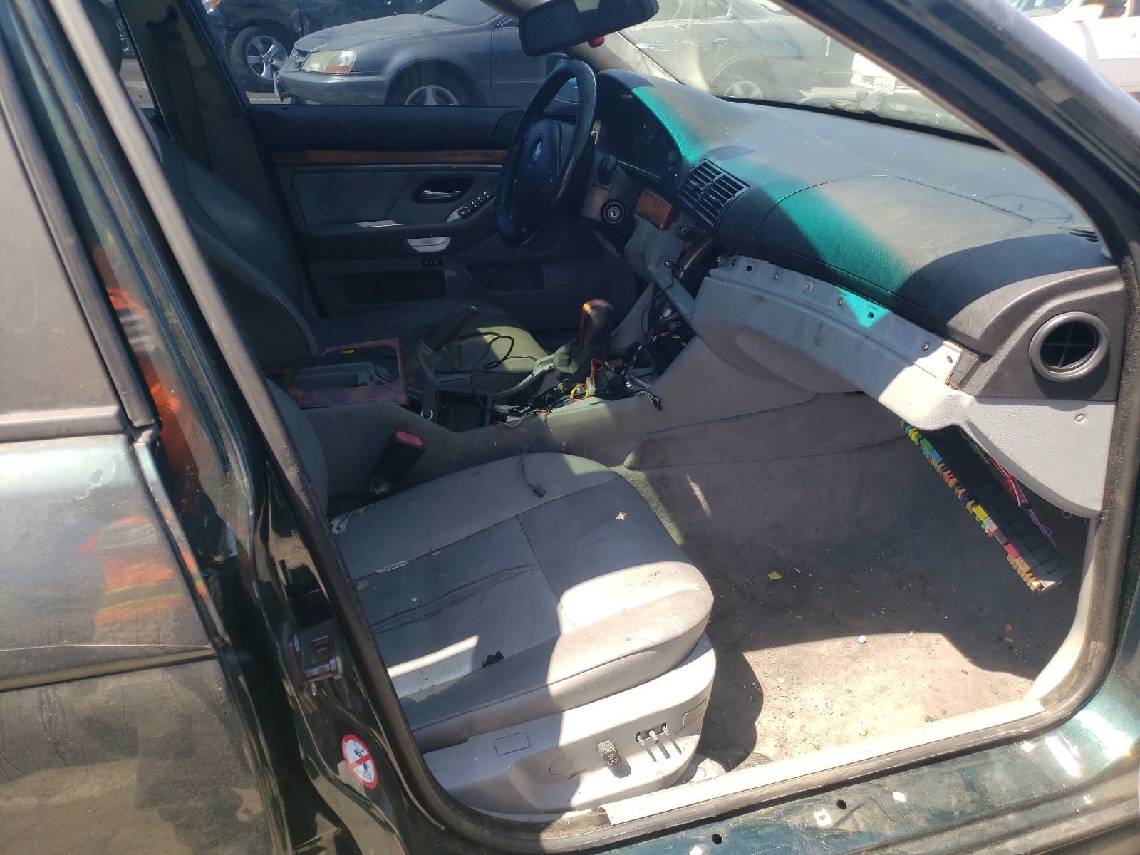 Foto 5 de la subasta – 2000 BMW 528 I AUTO con VIN WBADM6342YGU18079