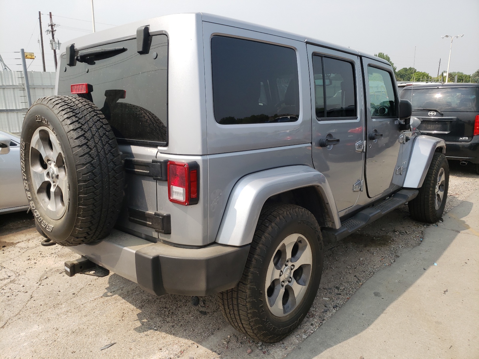 Zdjęcie 4 z aukcji – 2017 JEEP WRANGLER U z VIN 1C4BJWEG2HL535551